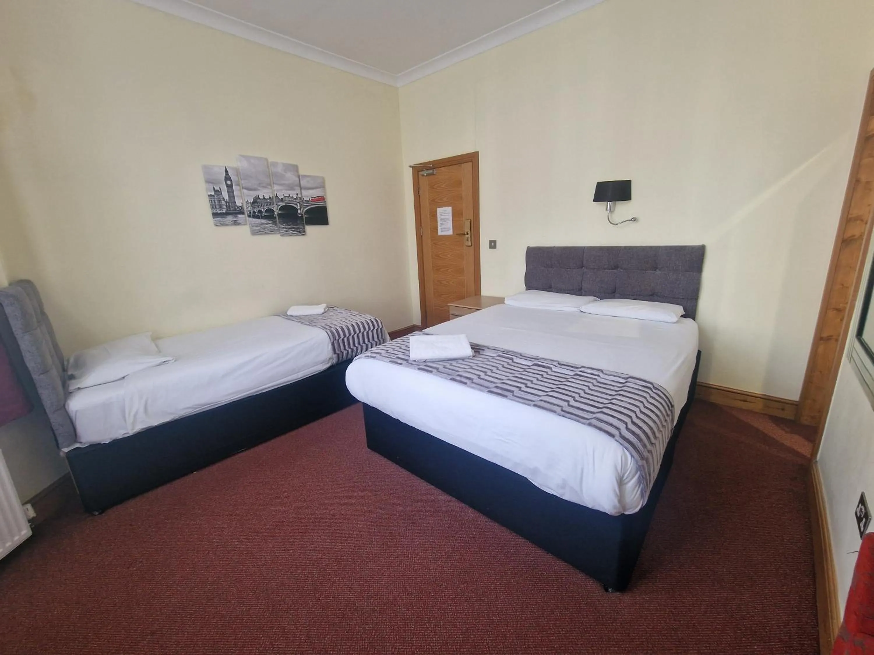 Photo of the whole room, Bed in Hotel 65