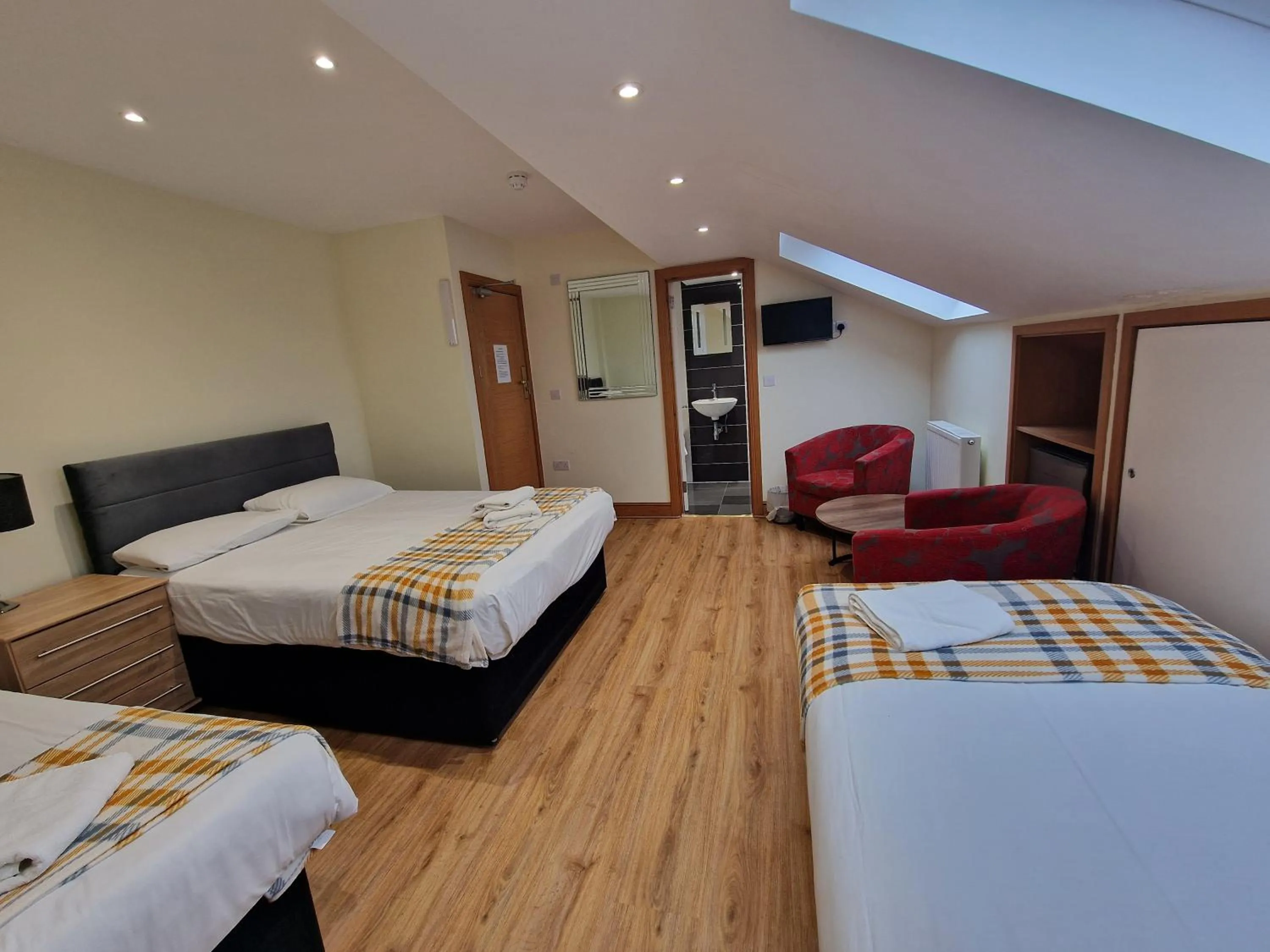 Photo of the whole room, Bed in Hotel 65