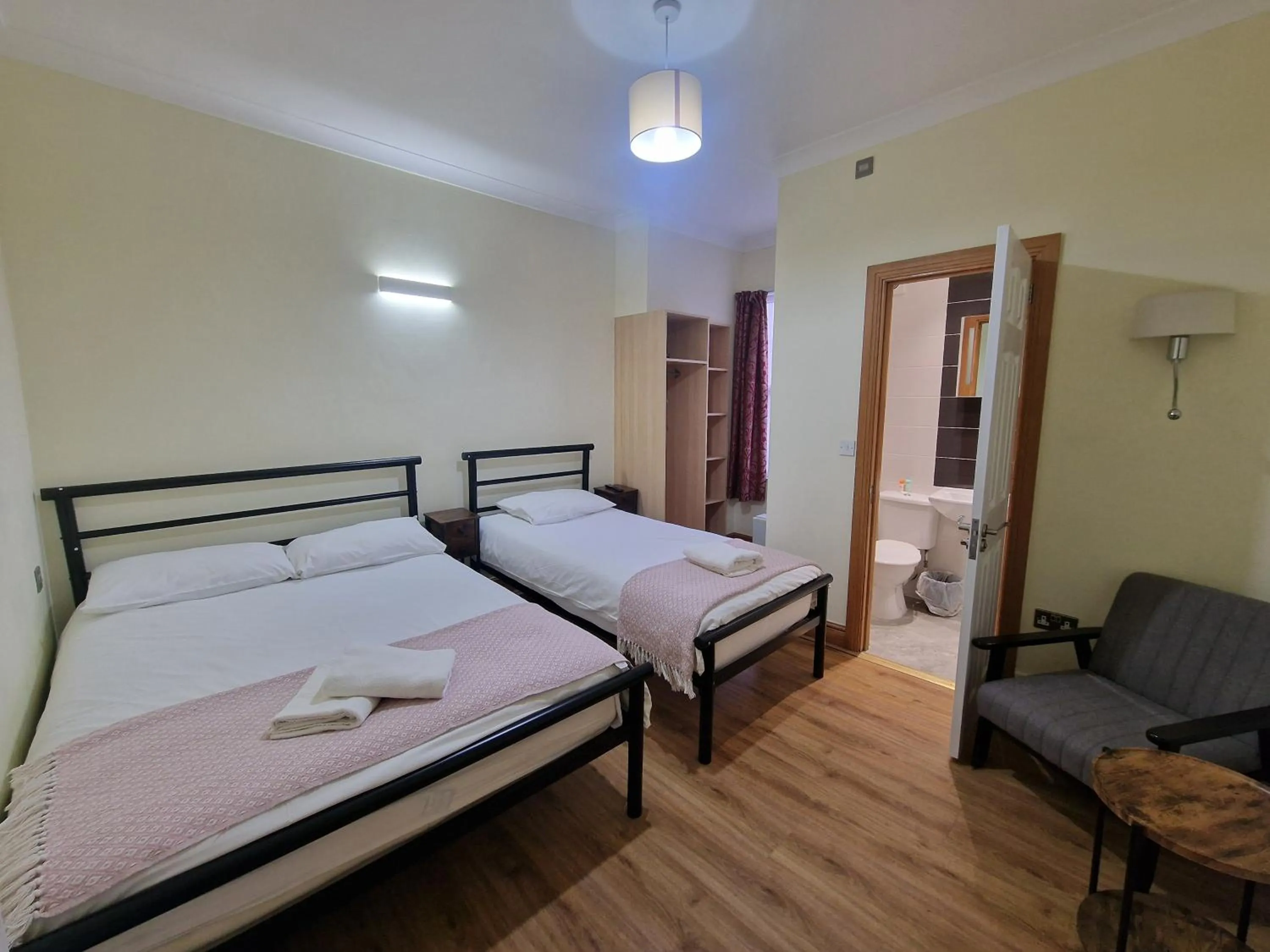 Photo of the whole room, Bed in Hotel 65