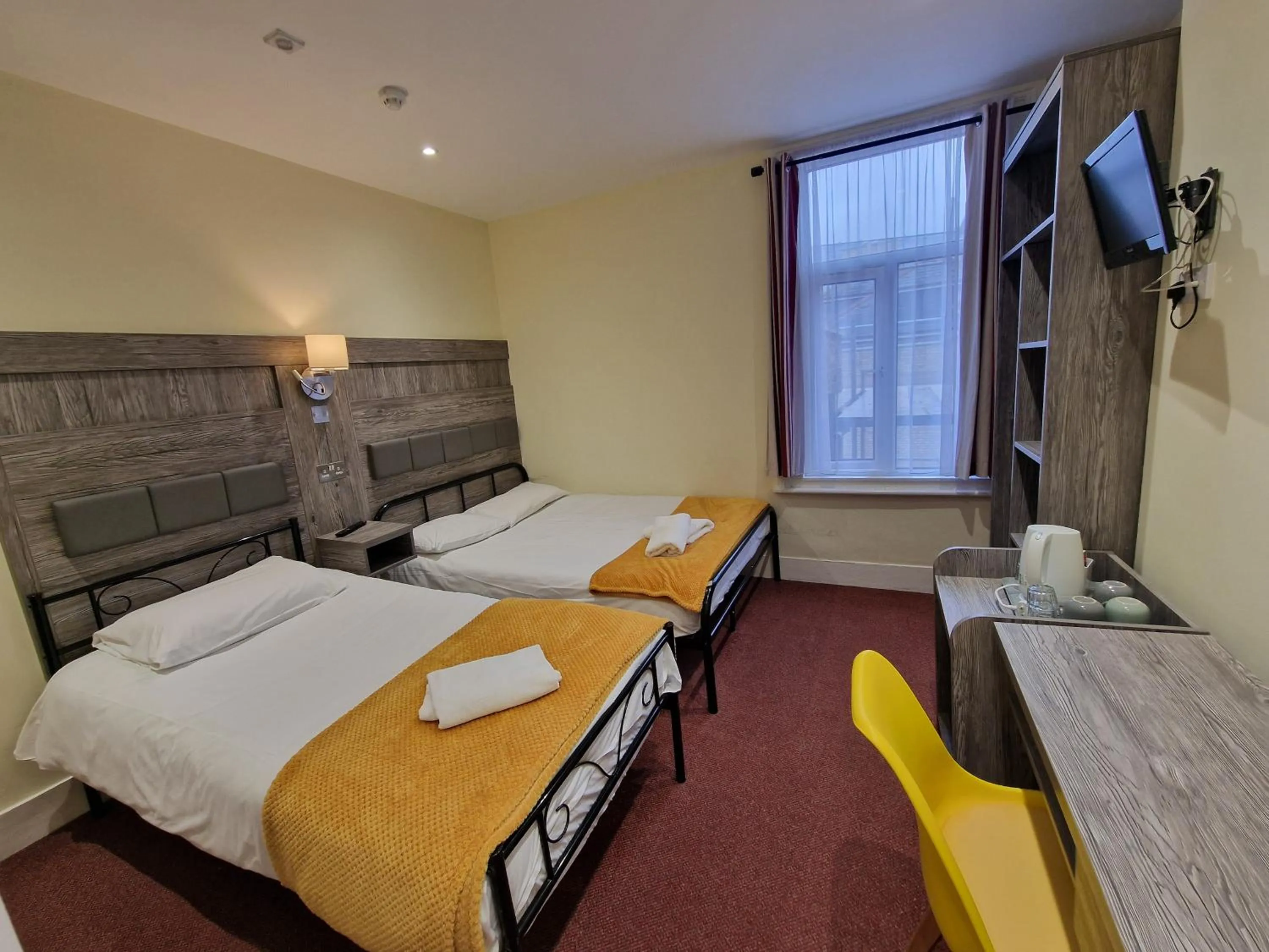 Photo of the whole room, Bed in Hotel 65