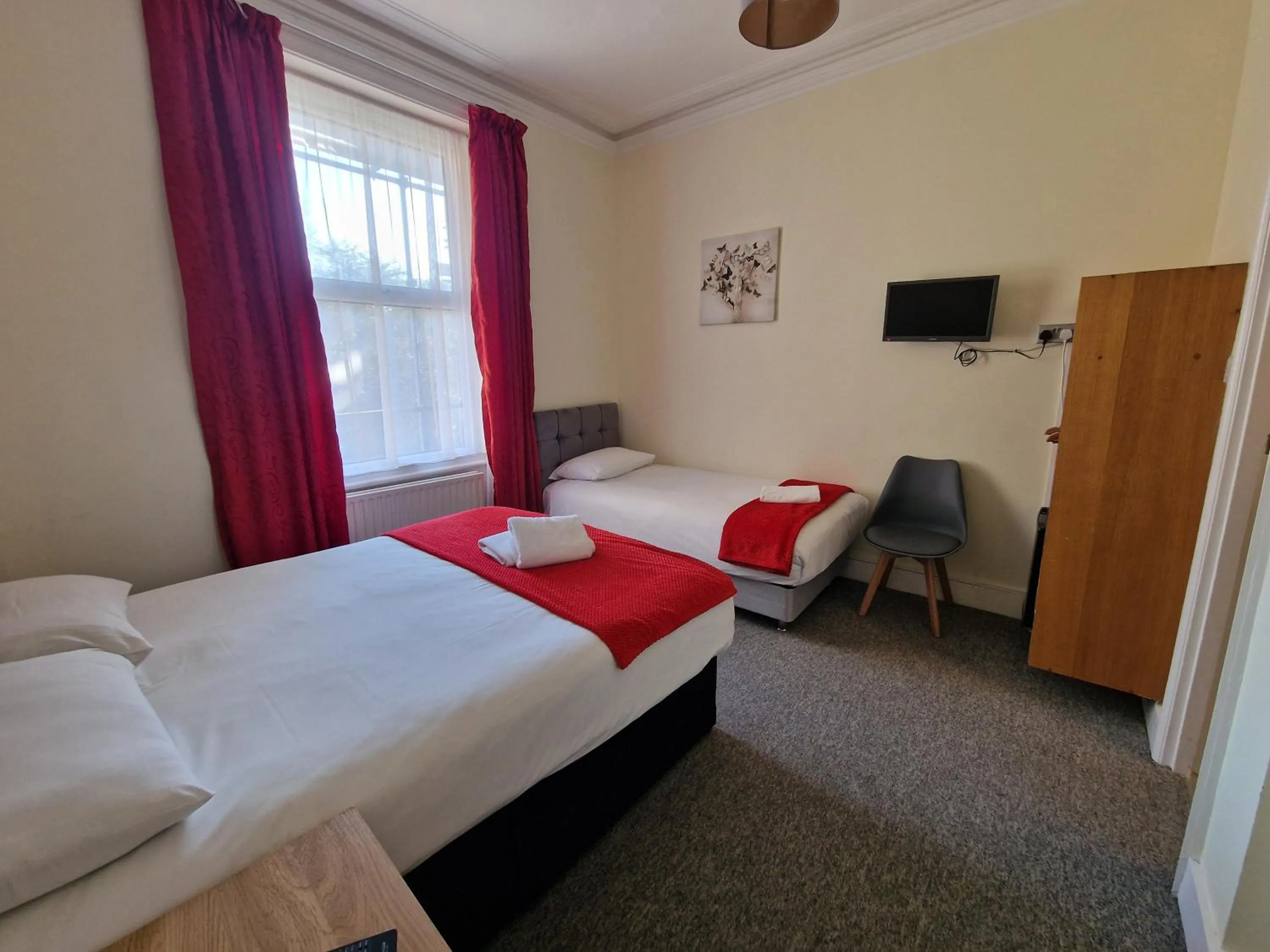 Photo of the whole room, Bed in Hotel 65