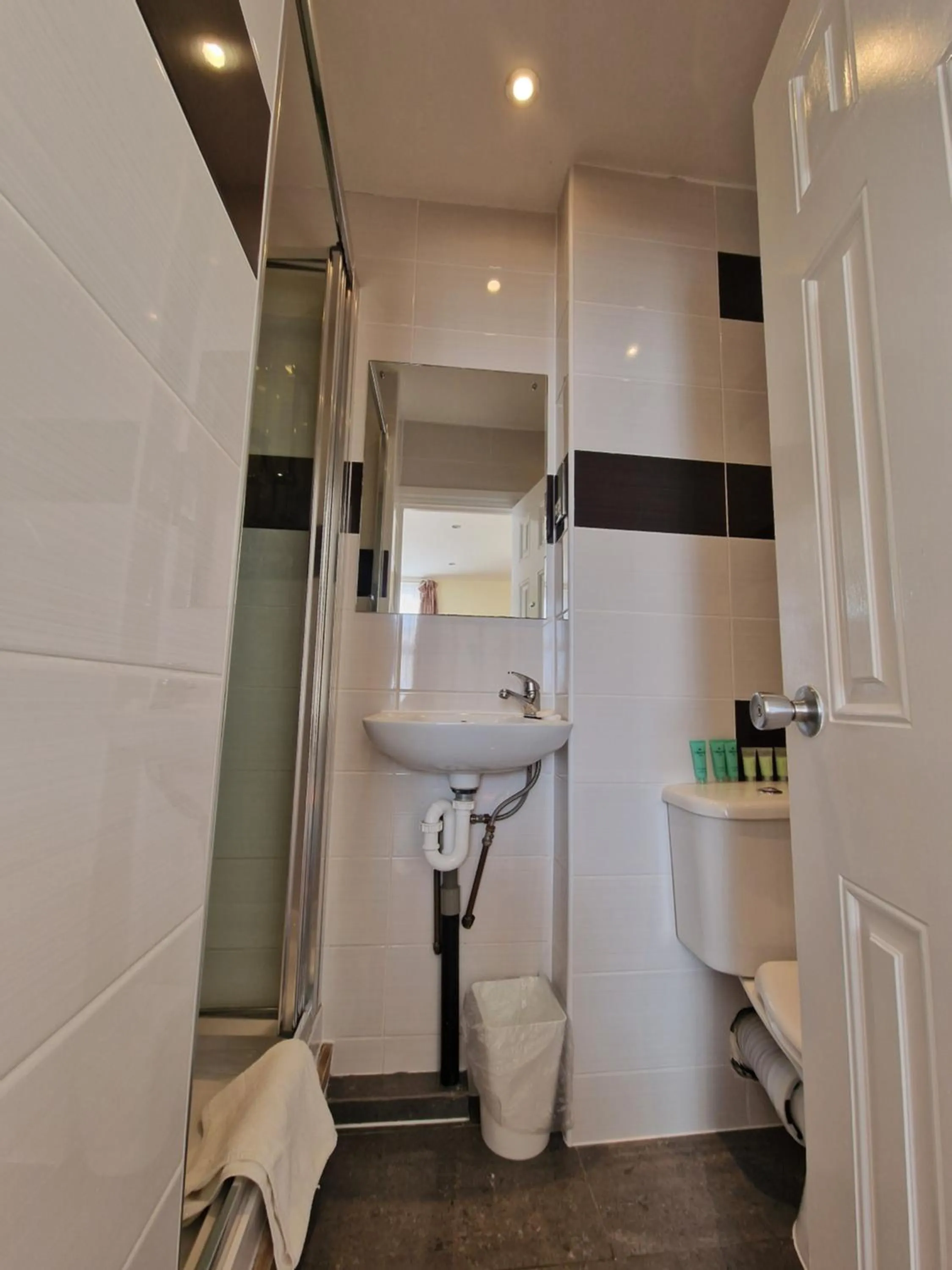 Bathroom in Hotel 65