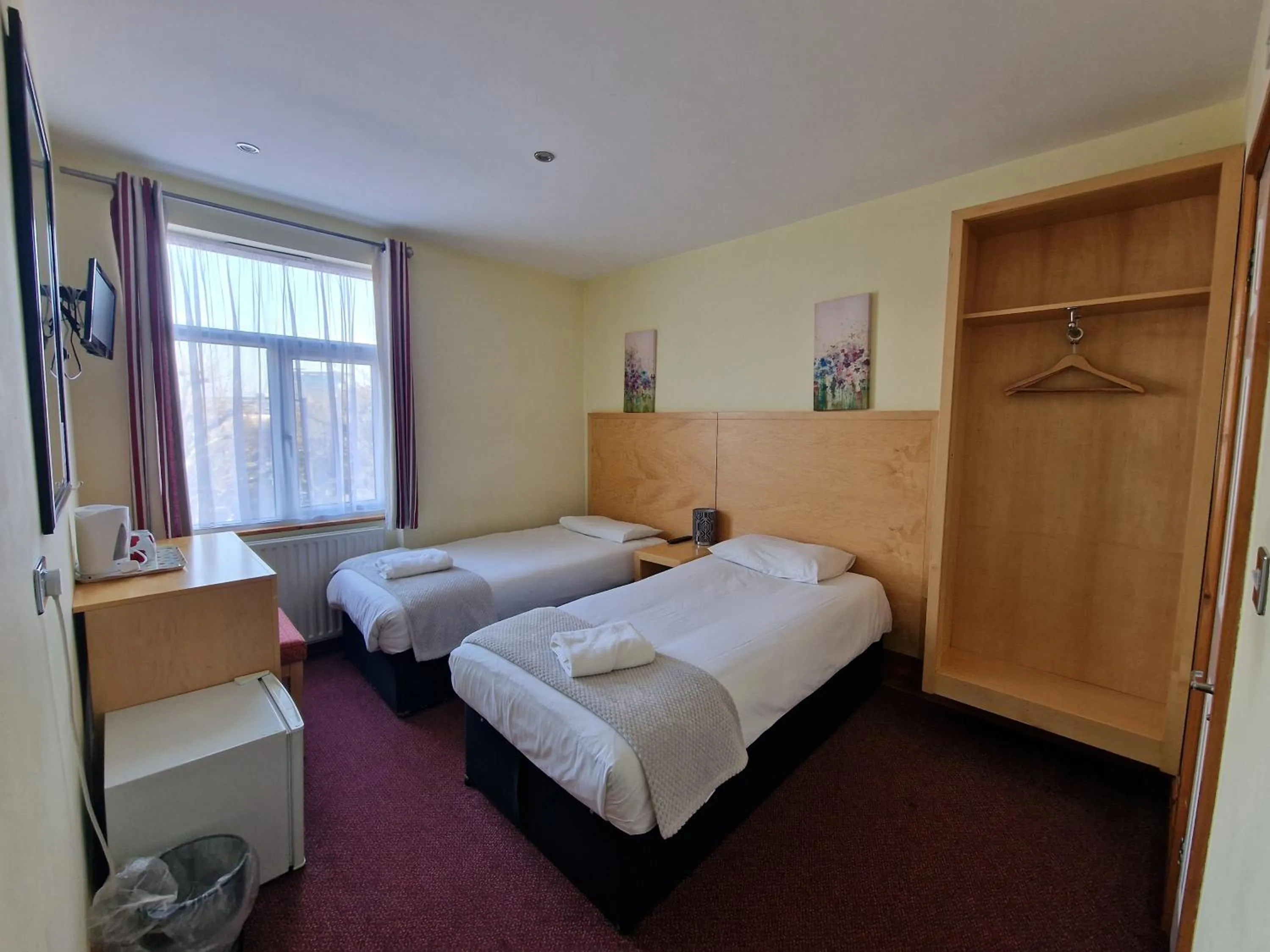 Photo of the whole room, Bed in Hotel 65