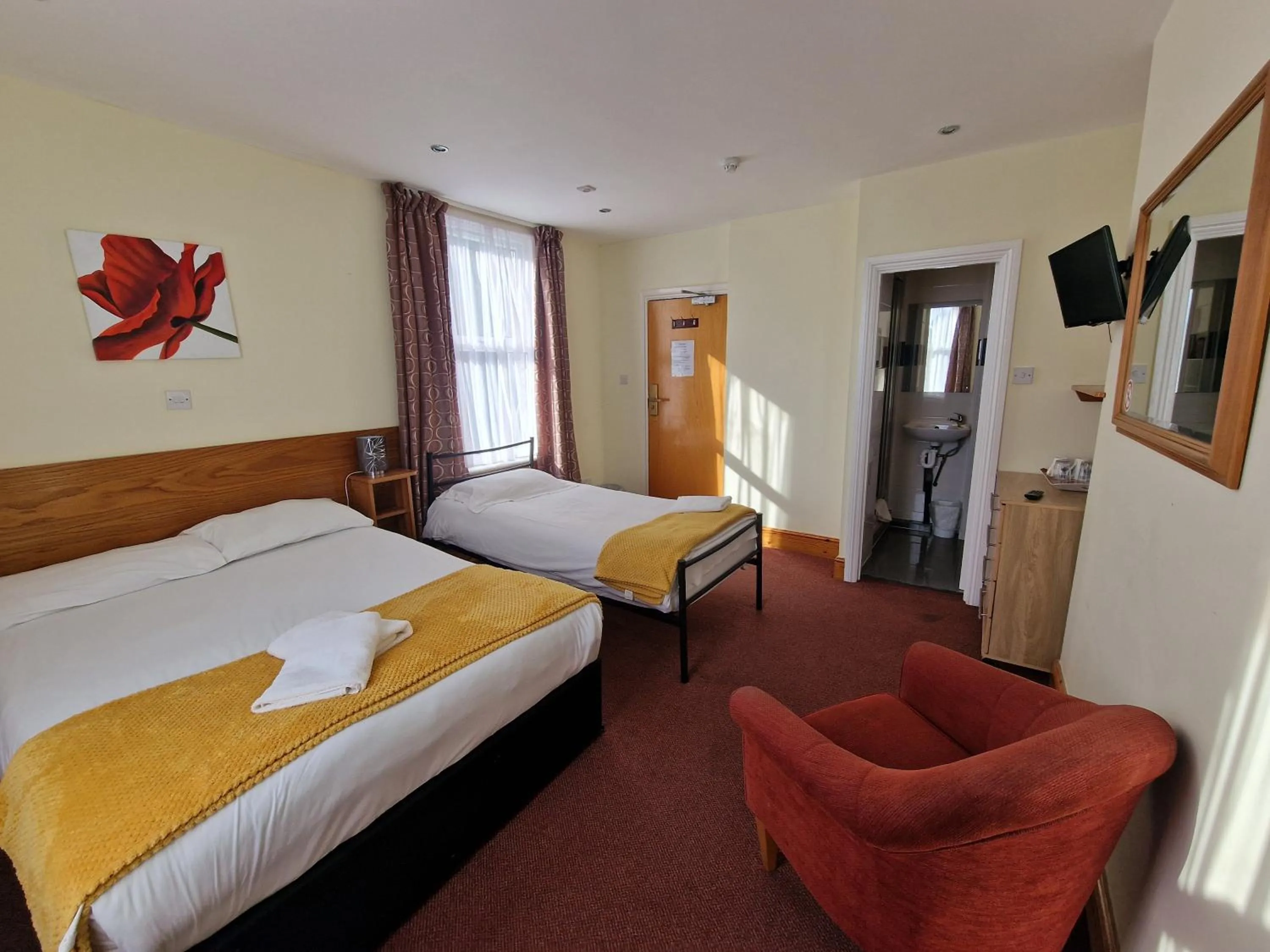 Photo of the whole room, Bed in Hotel 65