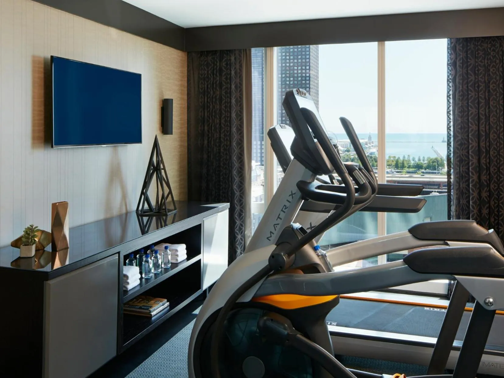 Fitness centre/facilities in Loews Chicago Hotel