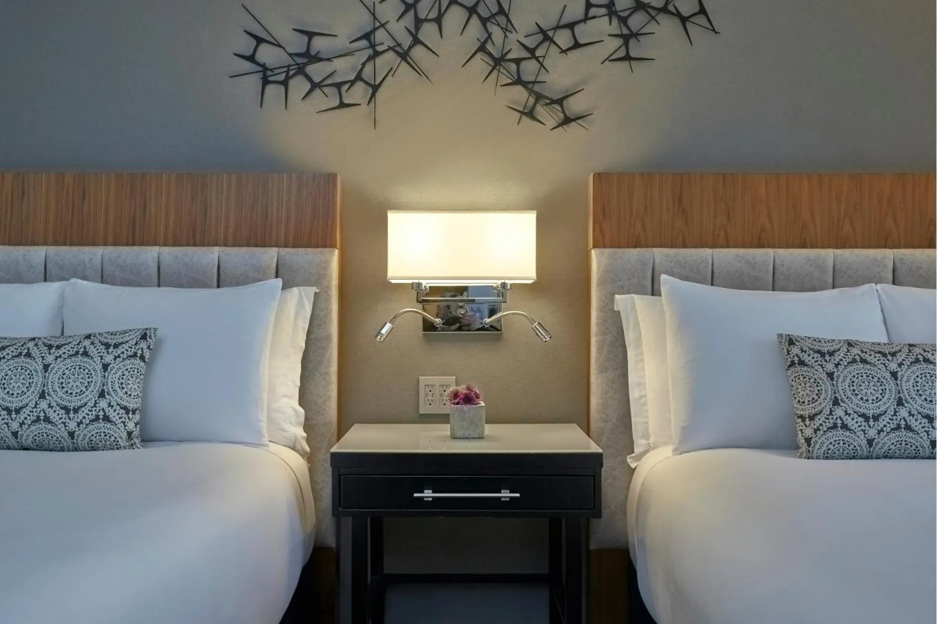 Bedroom, Bed in Loews Chicago Hotel