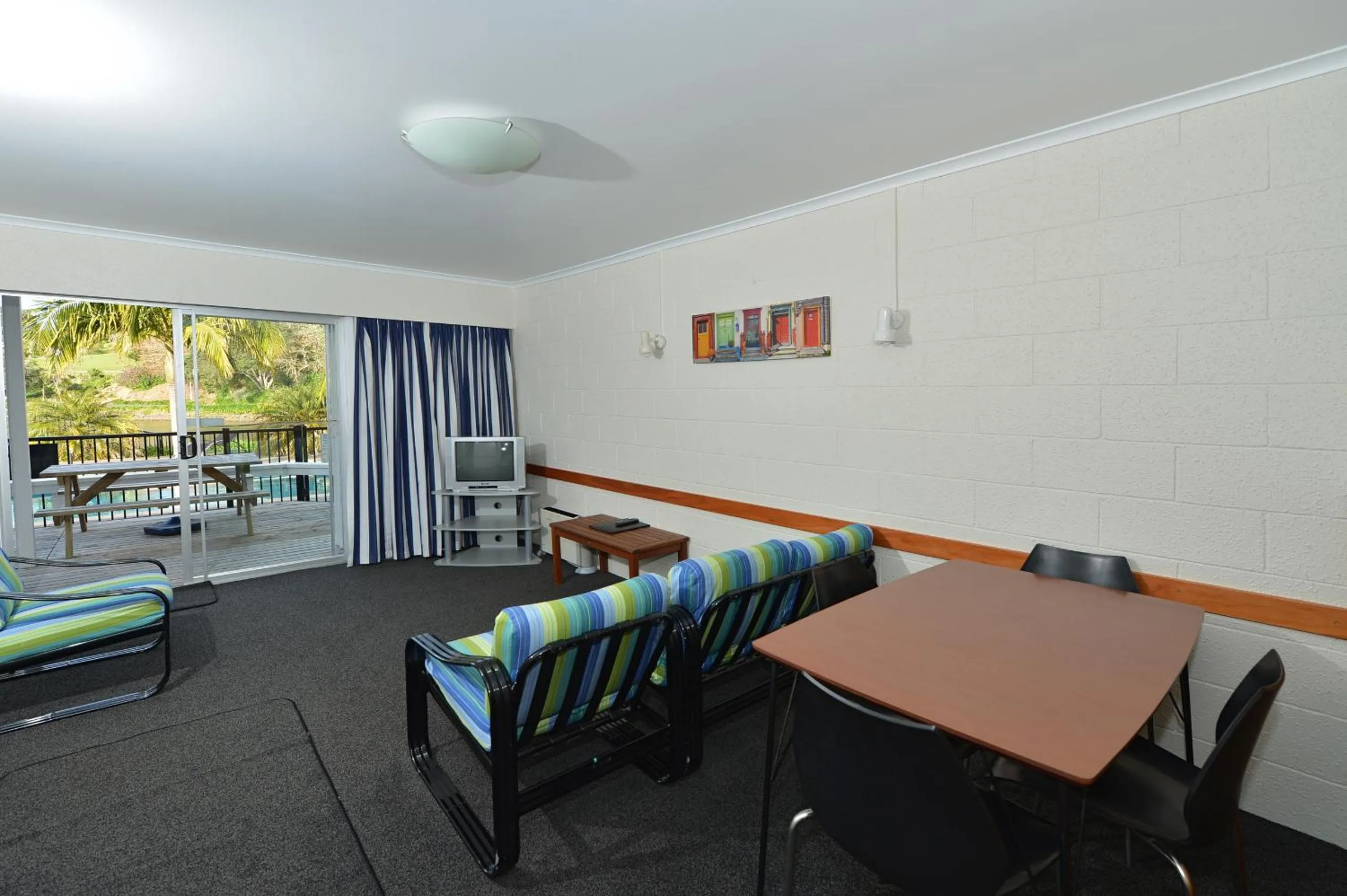 Dining area in Acacia Lodge Motel