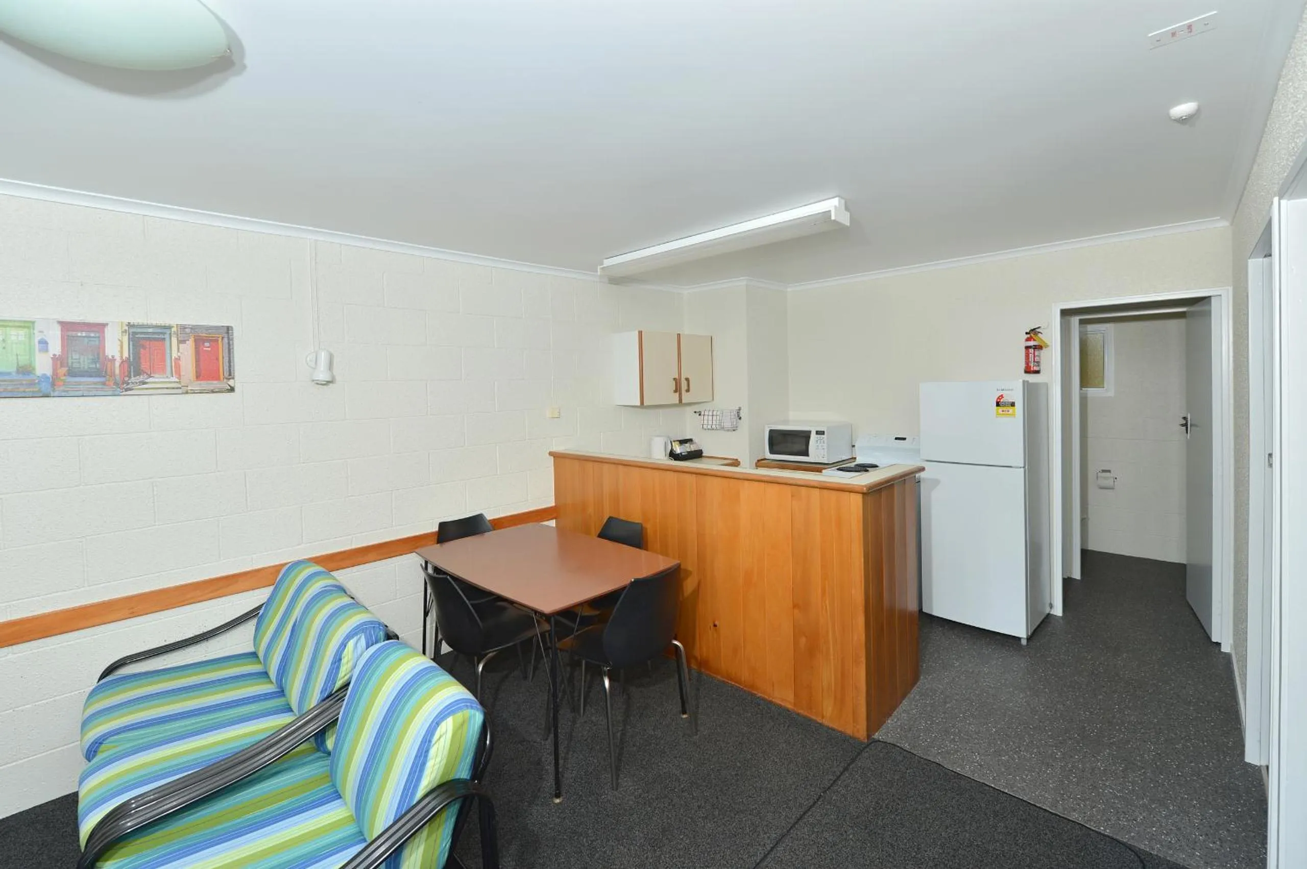 Dining area in Acacia Lodge Motel