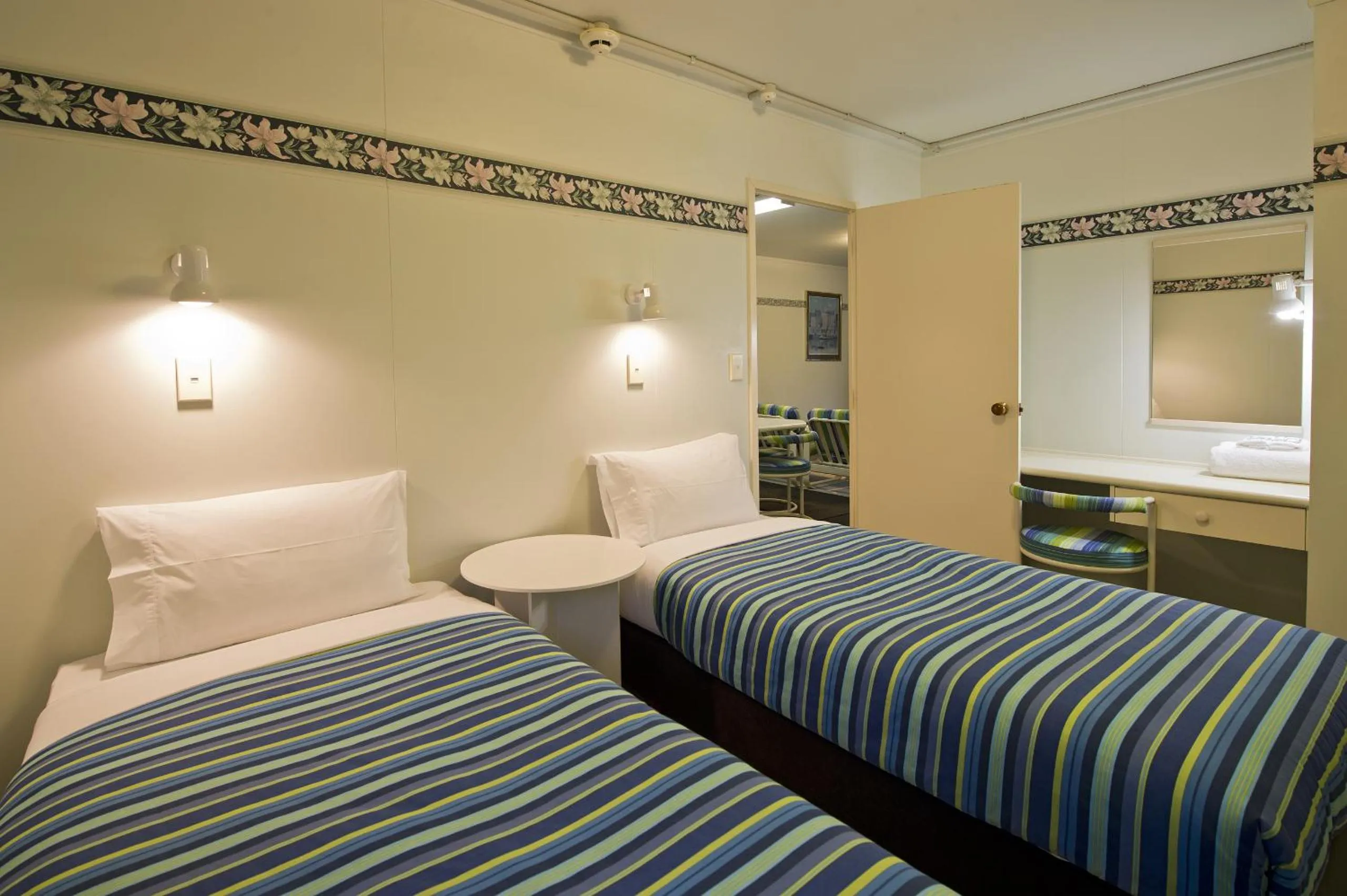 Bed in Acacia Lodge Motel