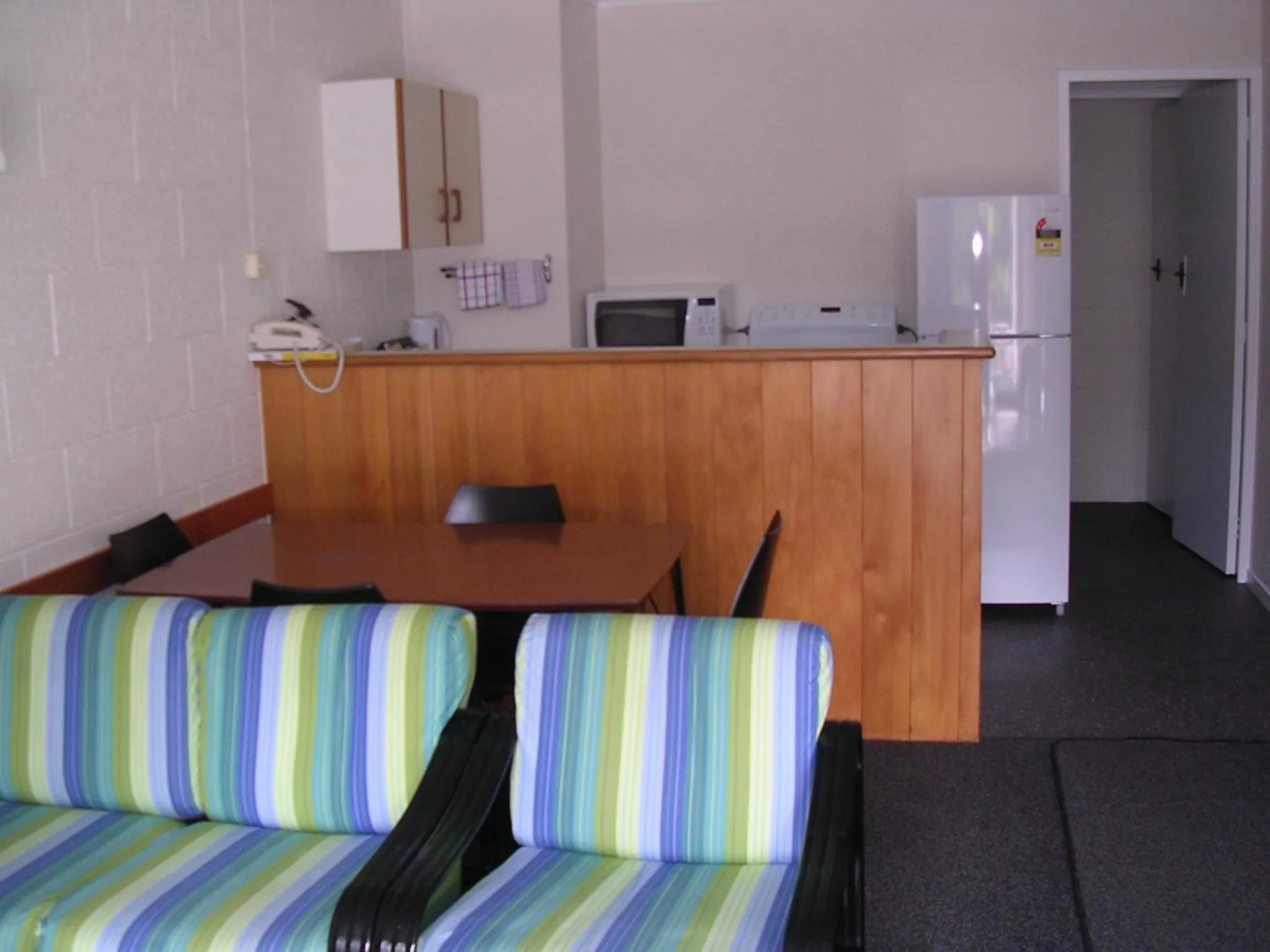 Kitchen or kitchenette in Acacia Lodge Motel