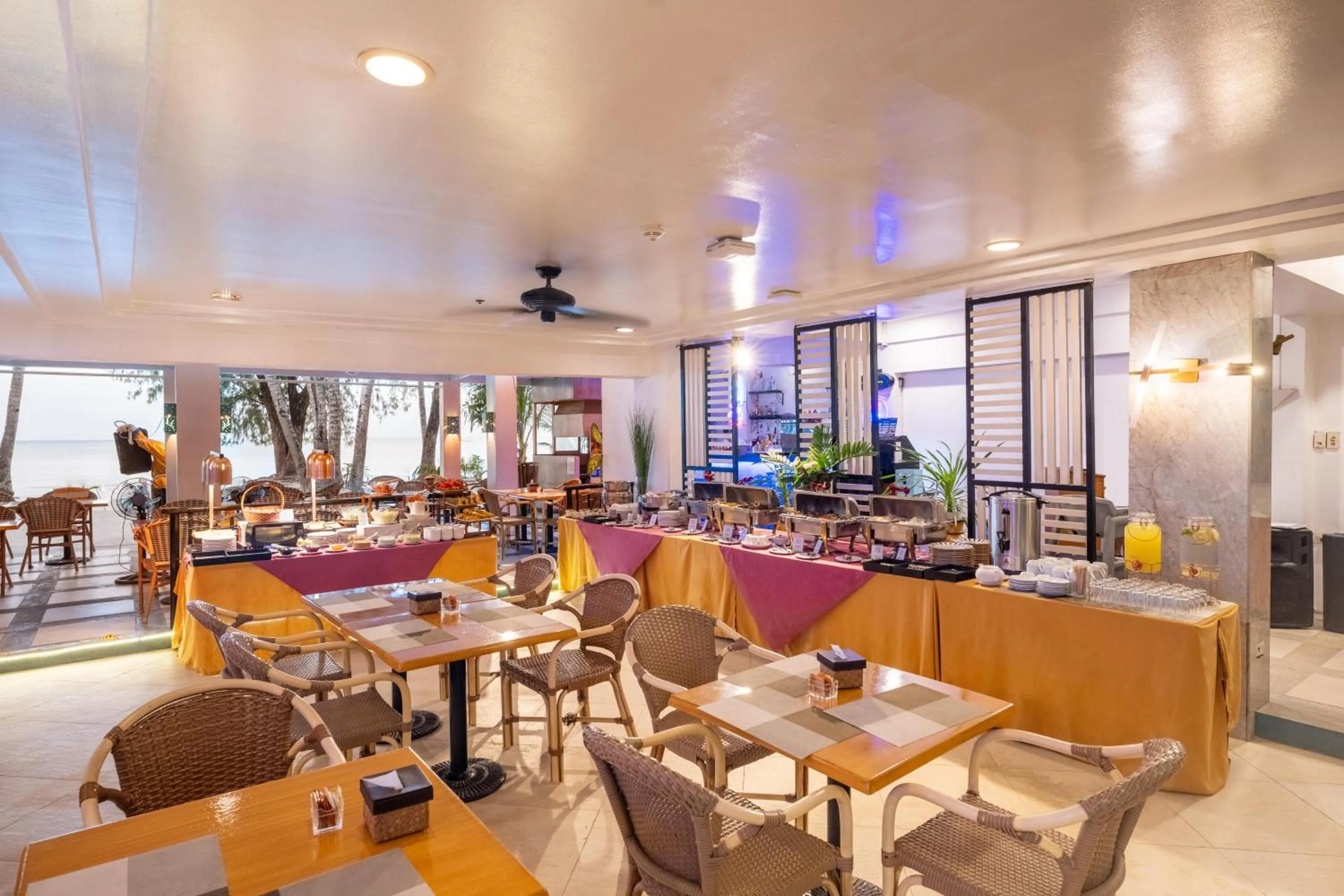 Restaurant/places to eat in Le Soleil de Boracay Hotel