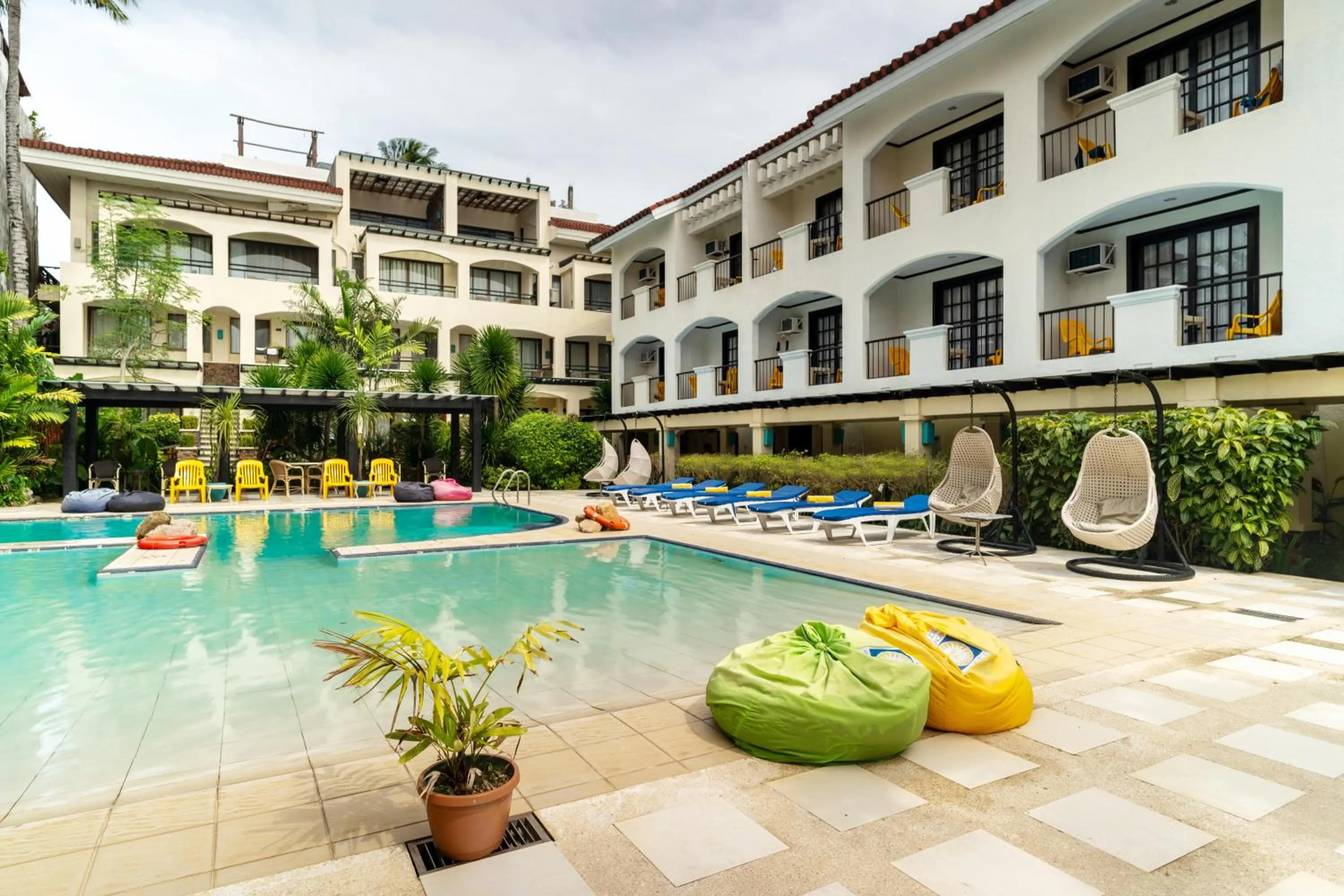 Swimming pool in Le Soleil de Boracay Hotel
