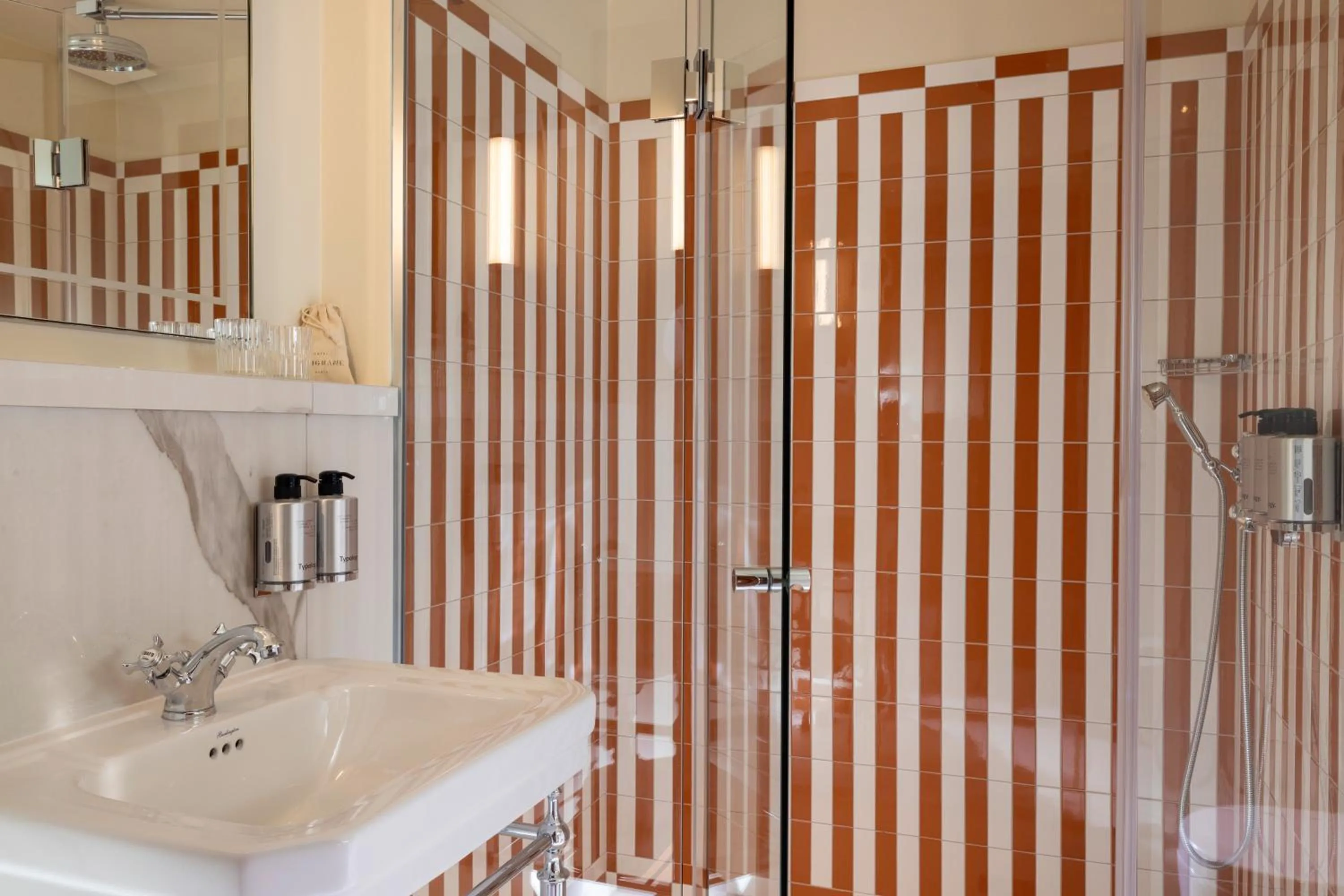 Shower in Hôtel Filigrane & Spa