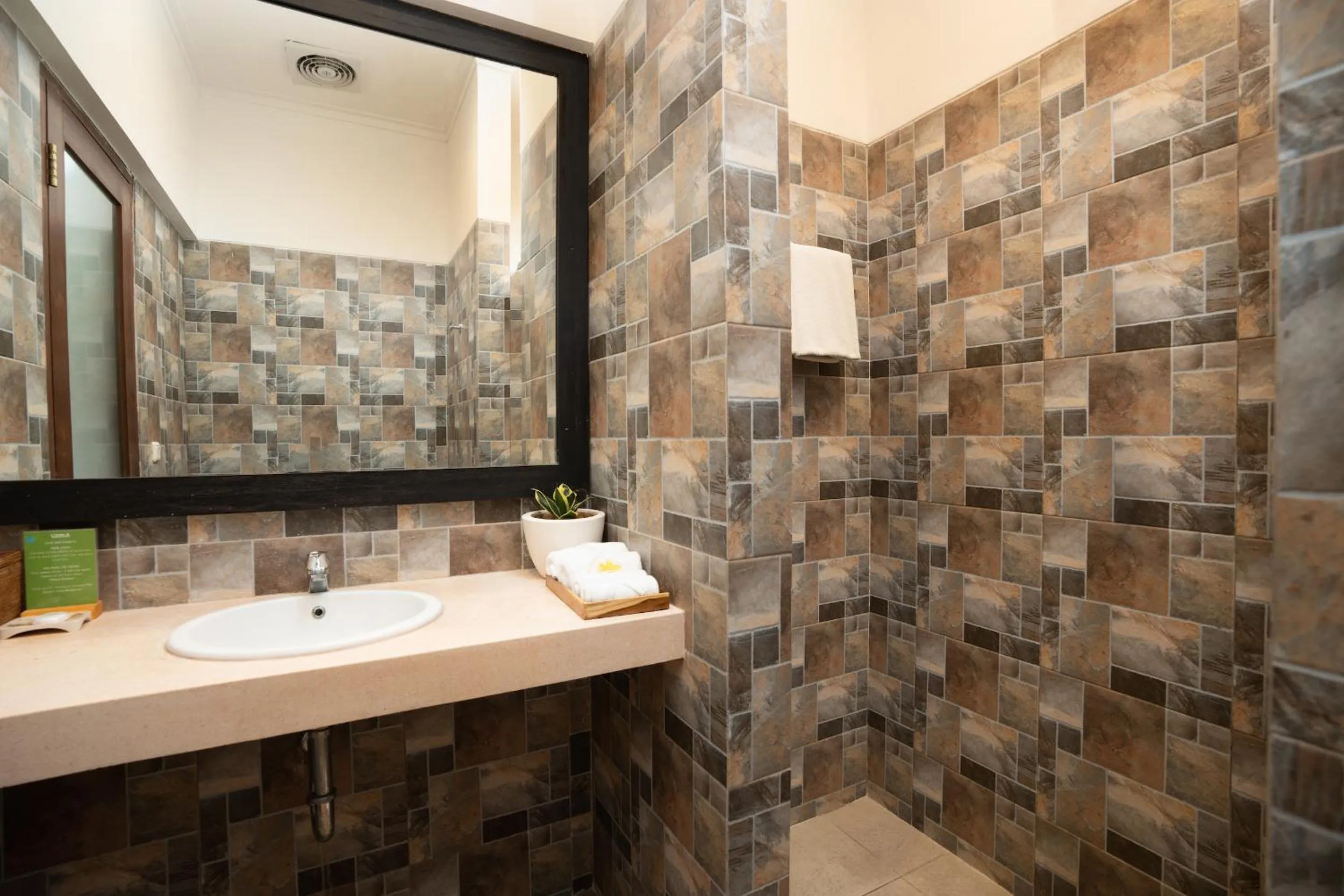 Bathroom in Sedasa Lodge