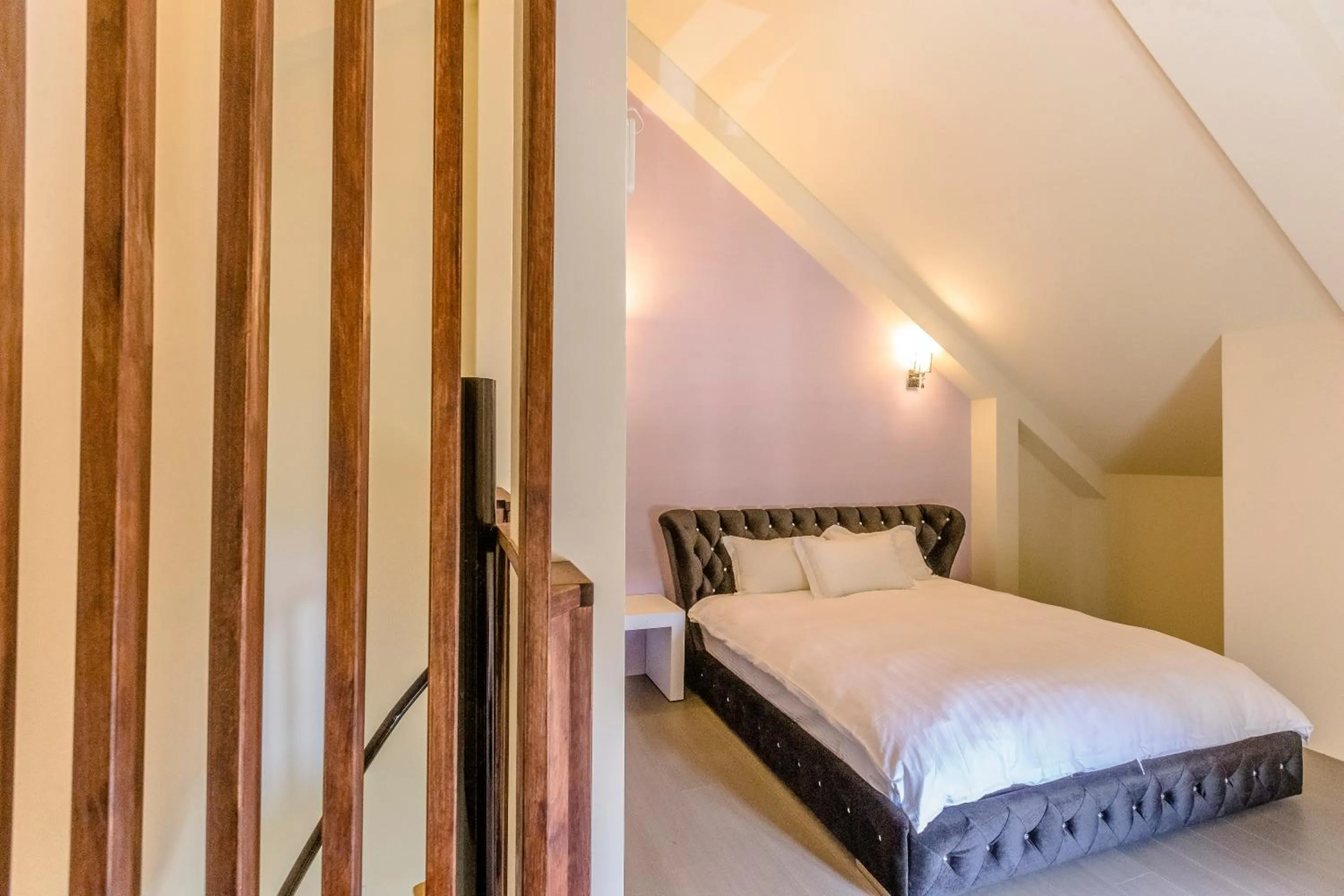 Bedroom, Bed in Le Retour Du Printemps Villa