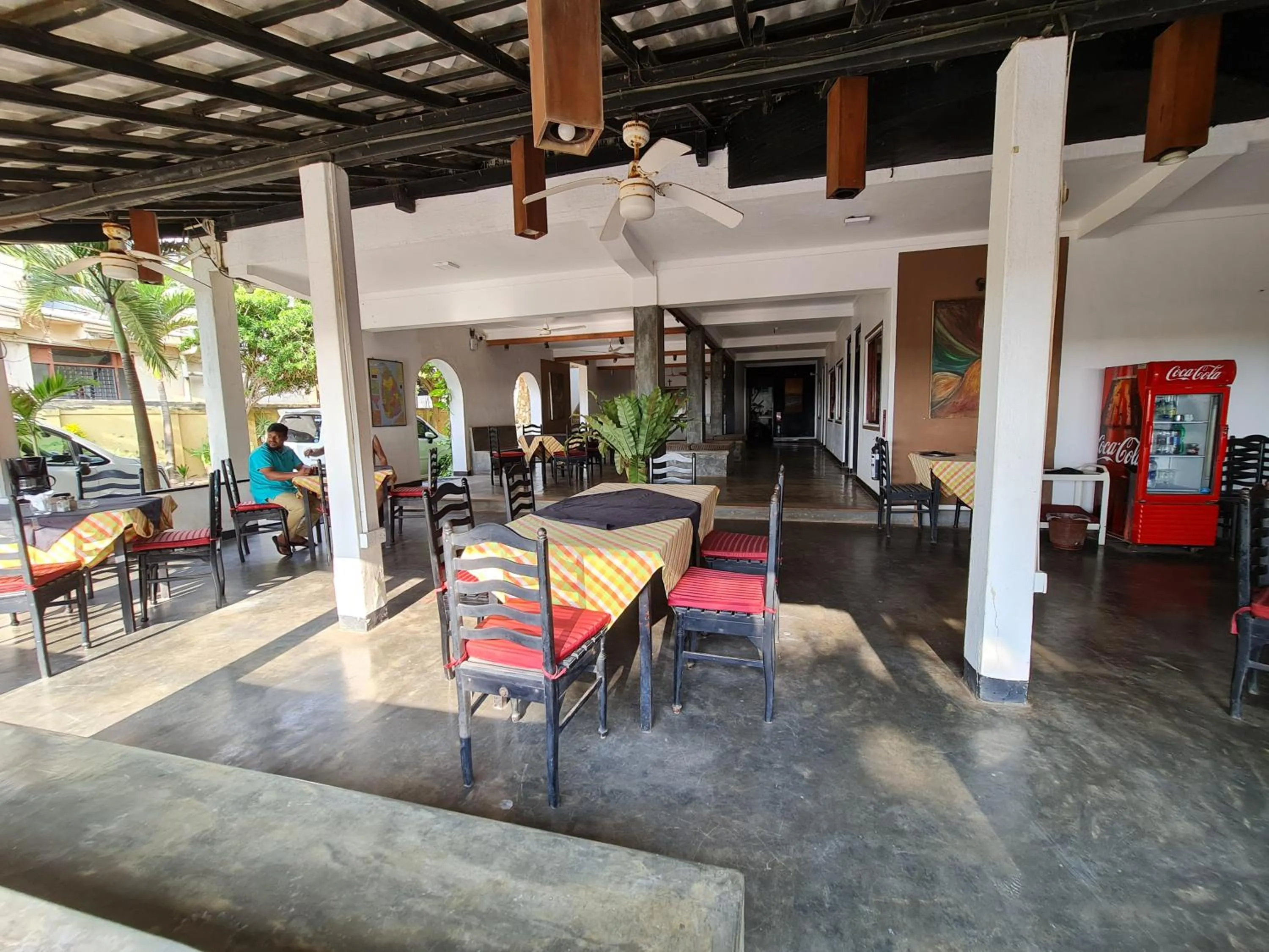 Restaurant/places to eat in Star Beach Guest House