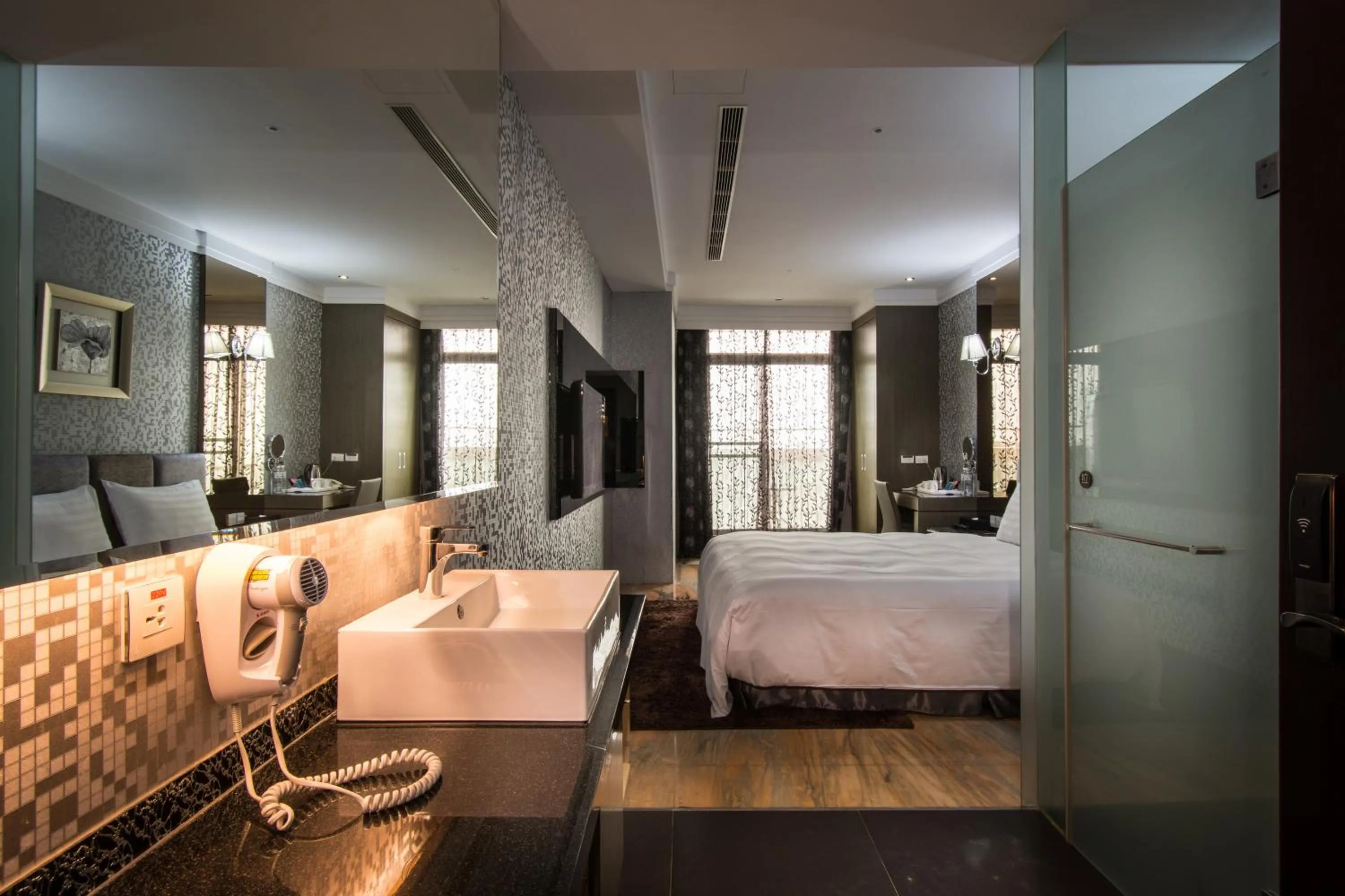 Bathroom, Bed in Shianghu Boutique Hotel