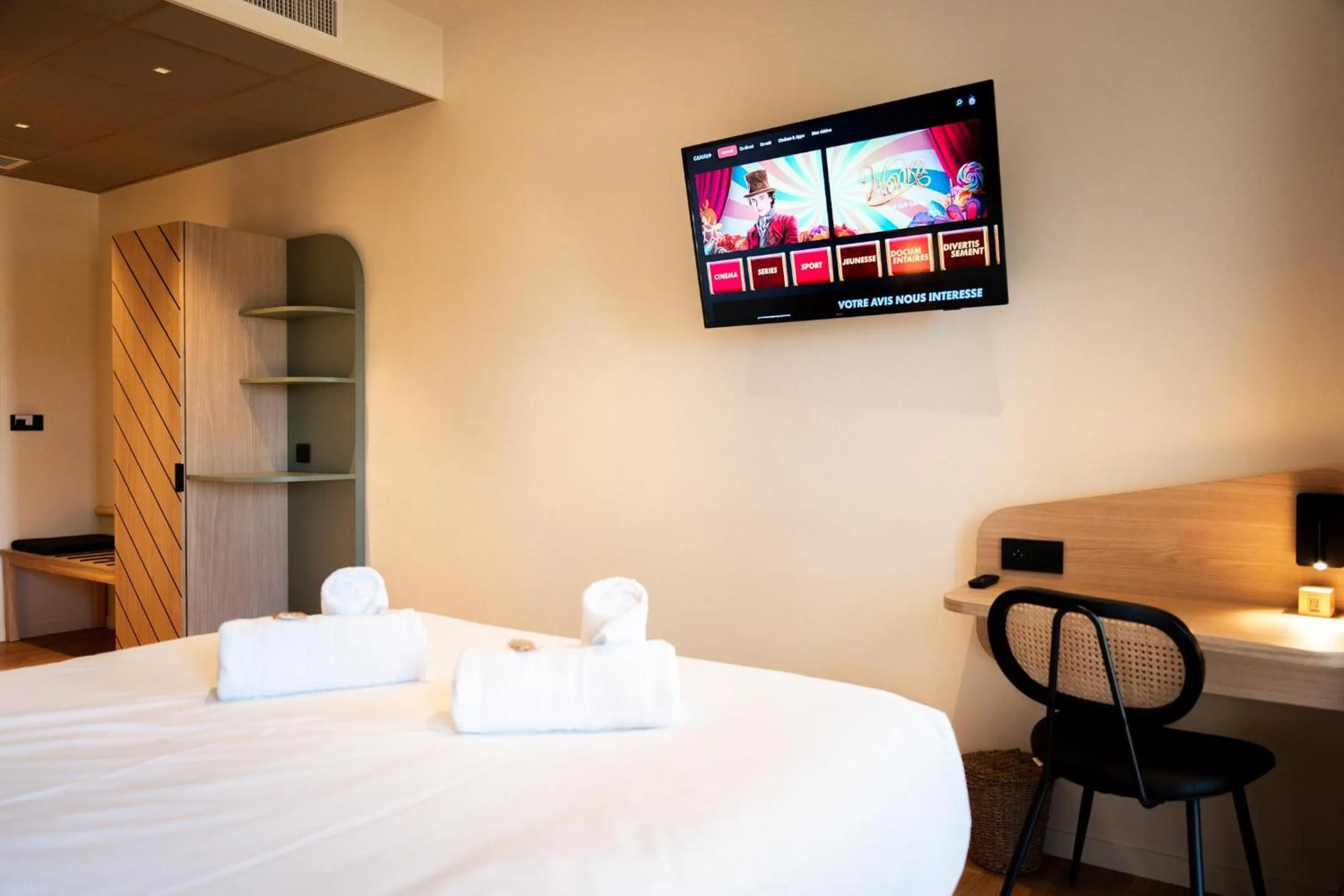 Bed in Bô Hôtels Ambronay