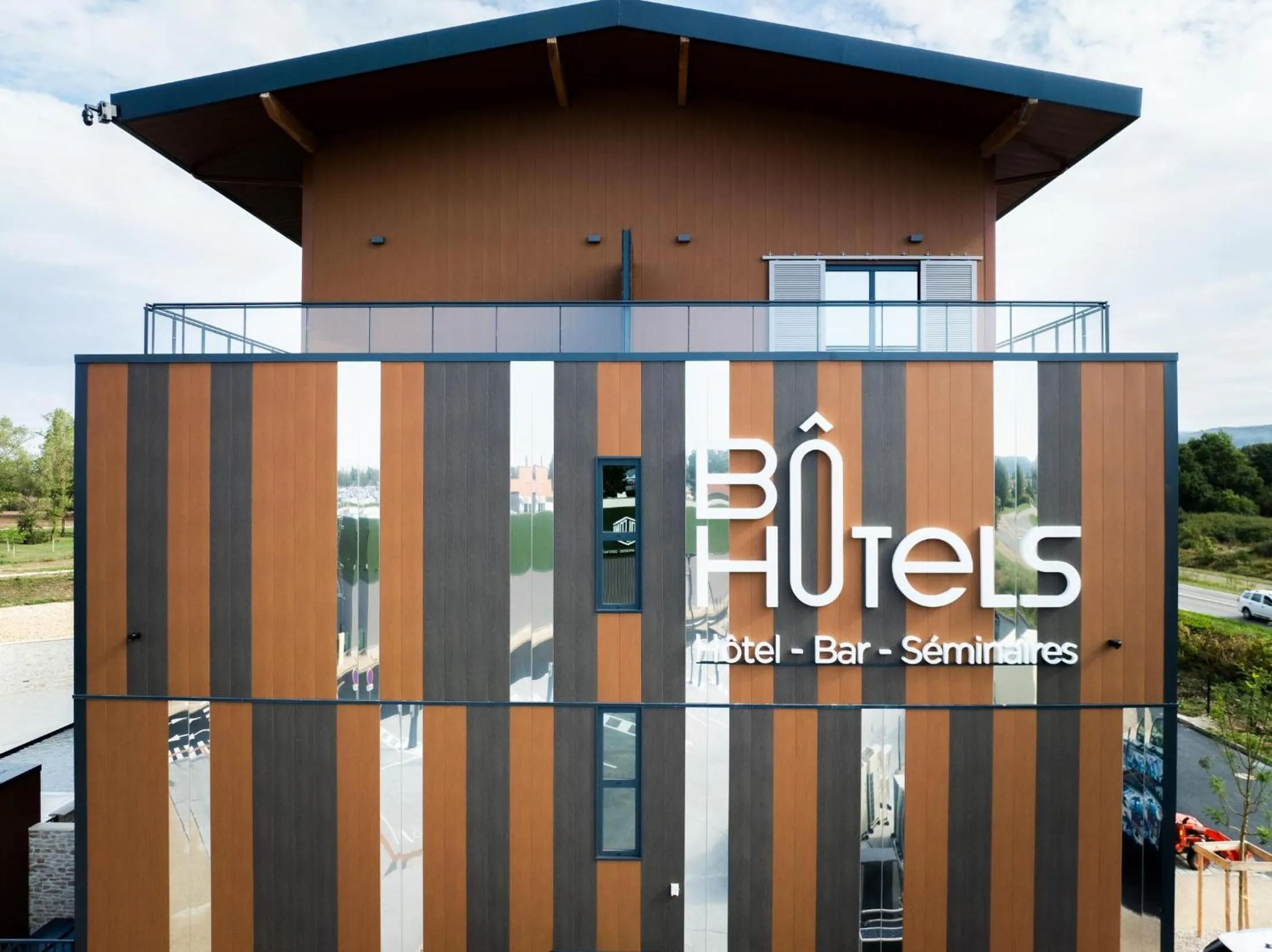 Property building in Bô Hôtels Ambronay