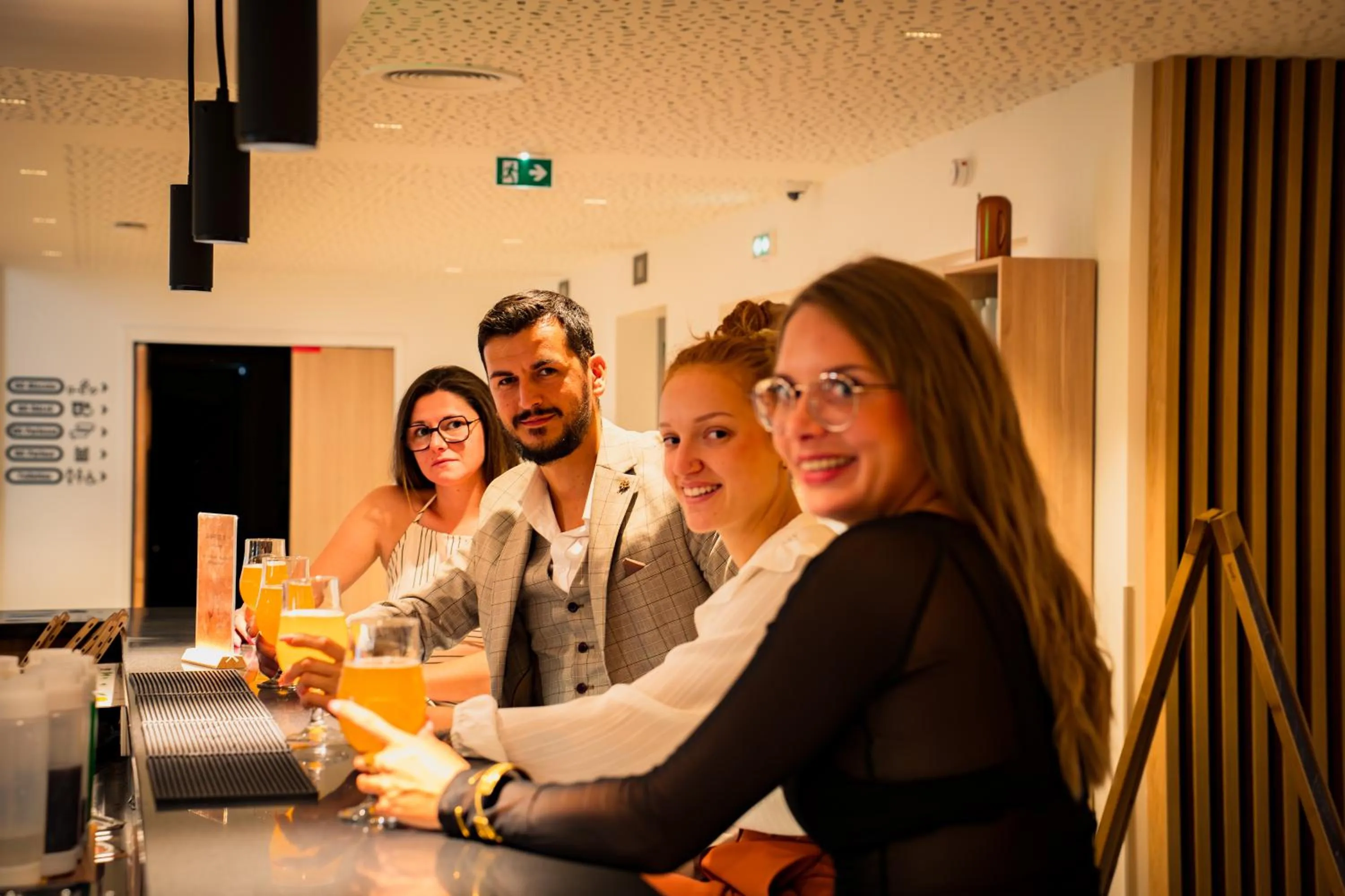 Lounge or bar in Bô Hôtels Ambronay