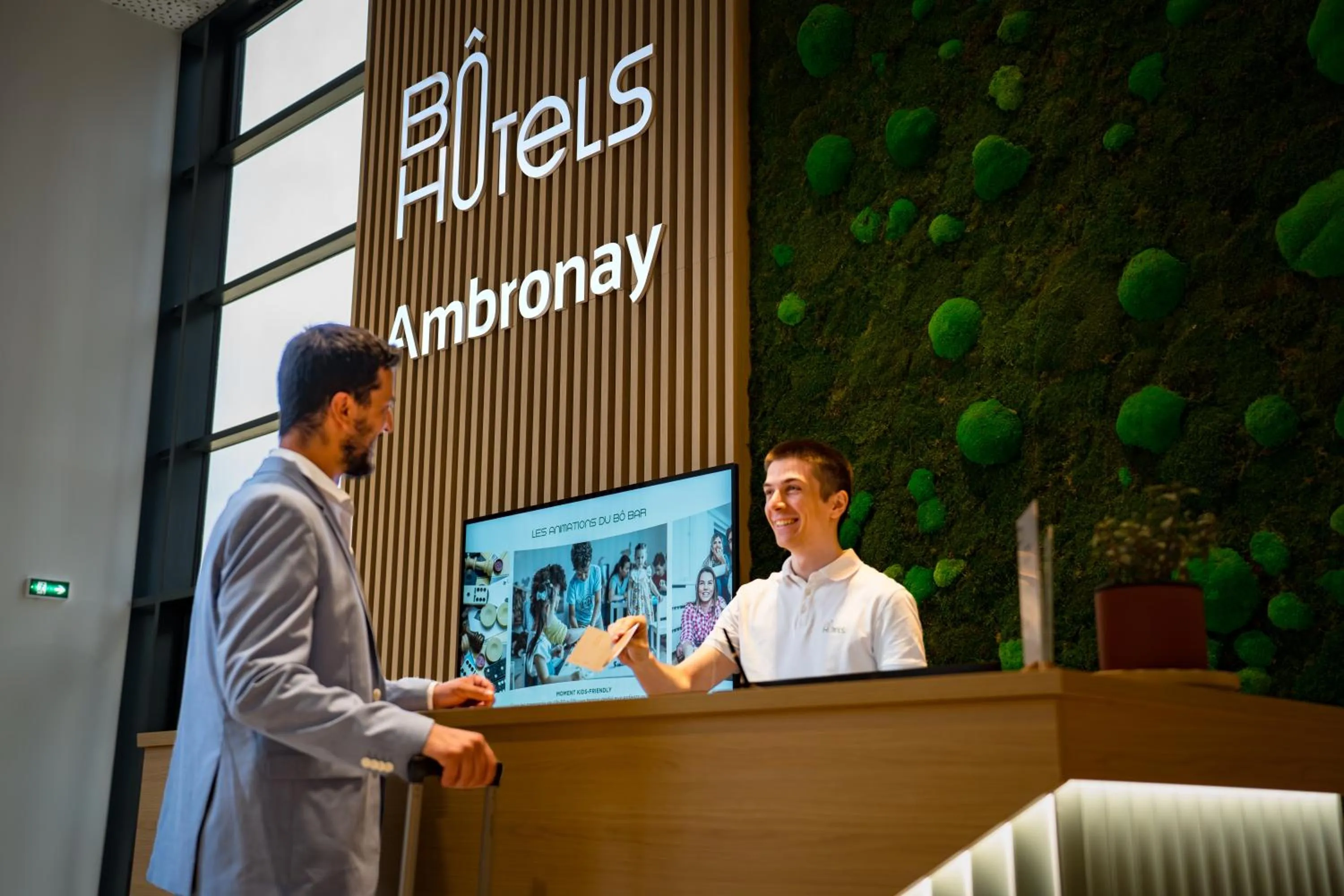 Lobby or reception in Bô Hôtels Ambronay