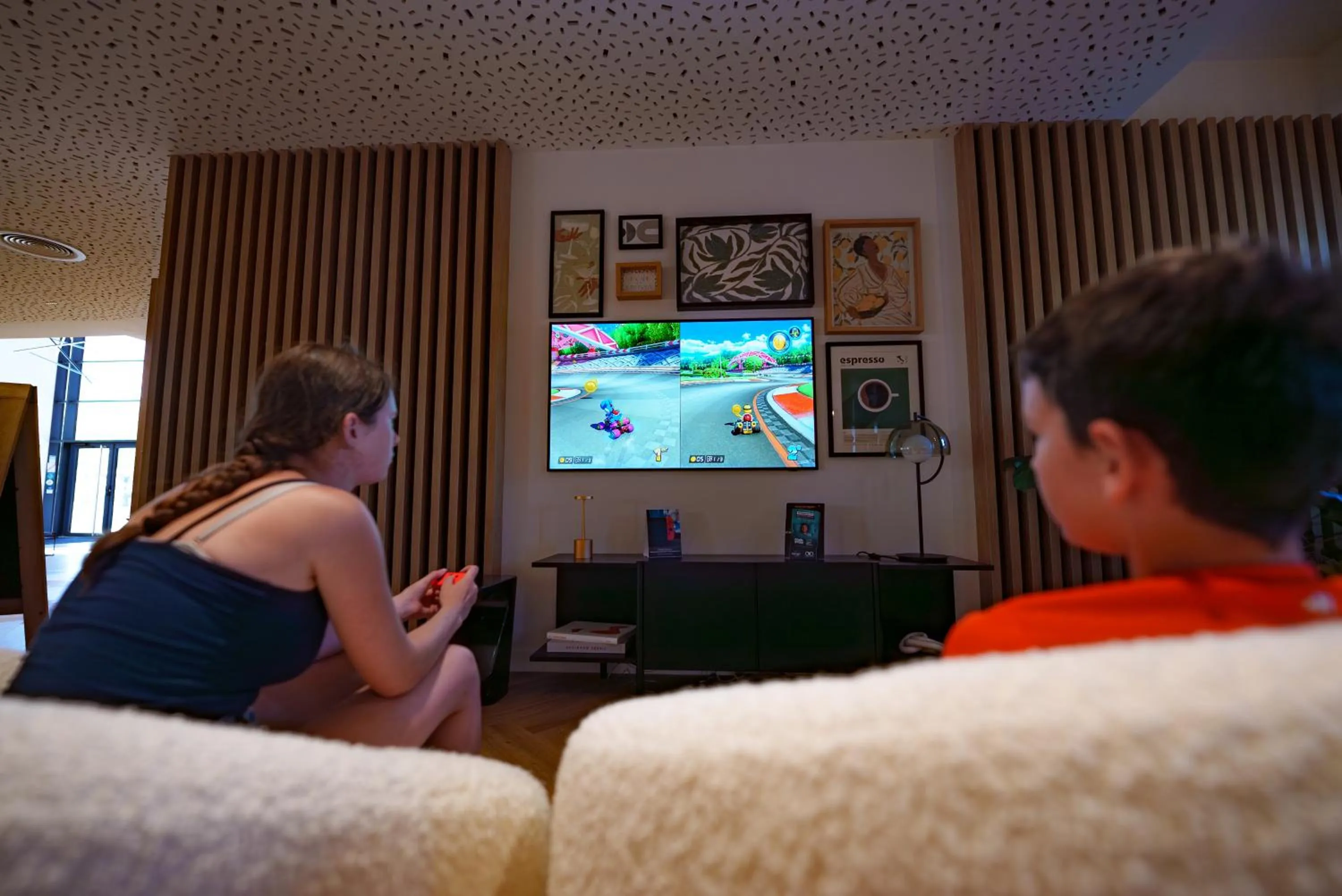 TV and multimedia in Bô Hôtels Ambronay