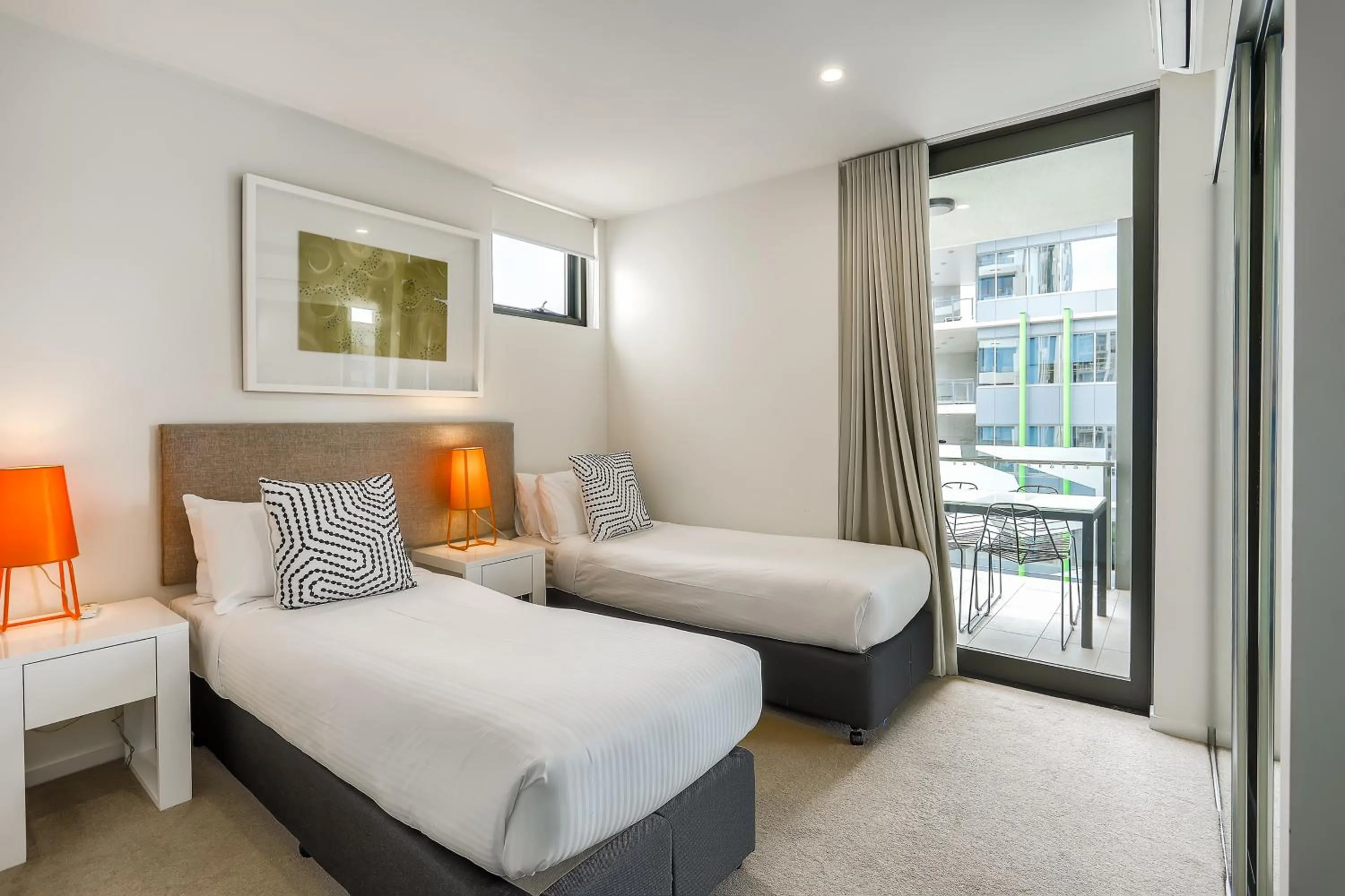 Property building, Bed in Vine Apartments South Brisbane