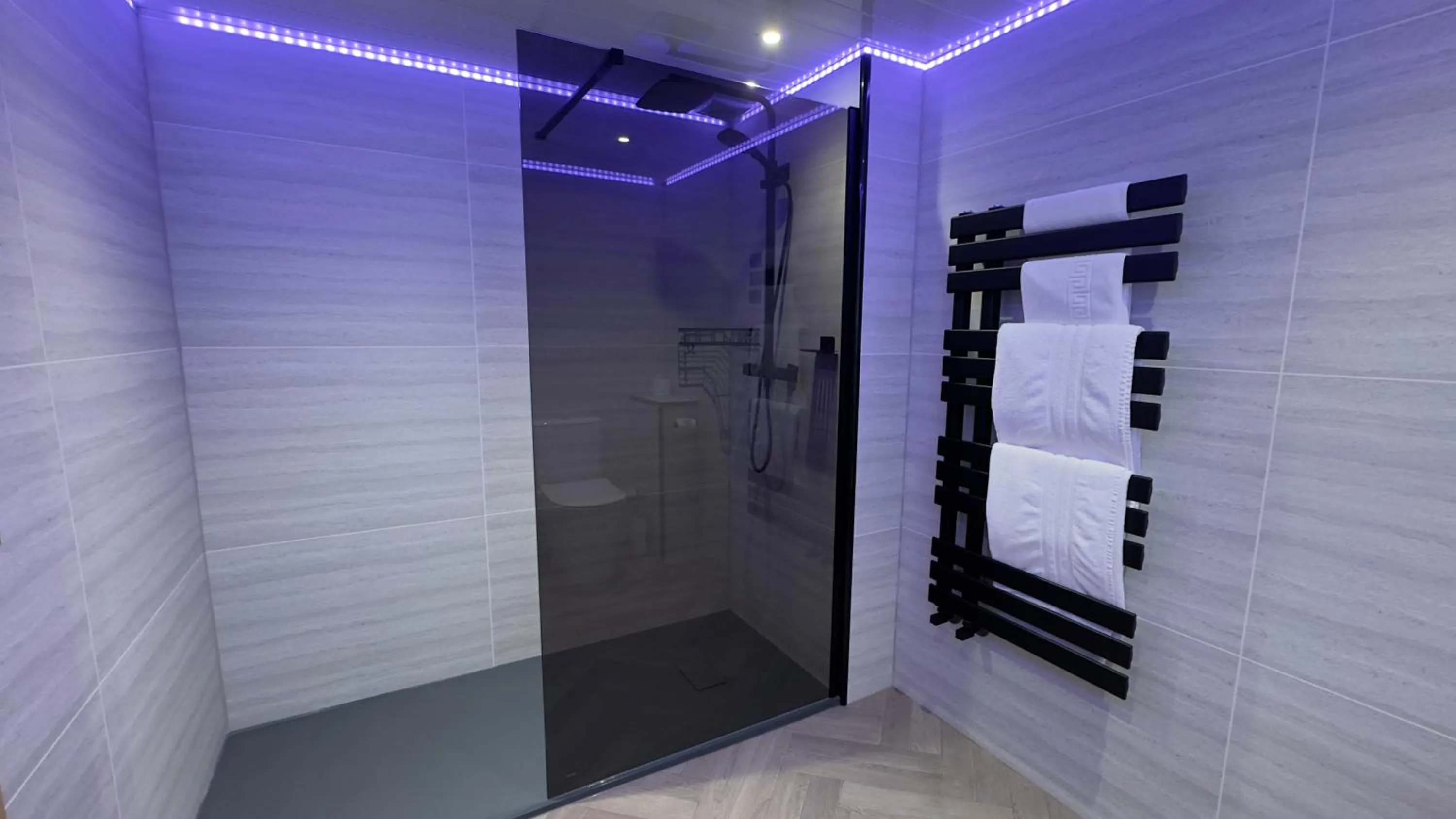 Shower in The Shrubbery Hotel, Ilminster