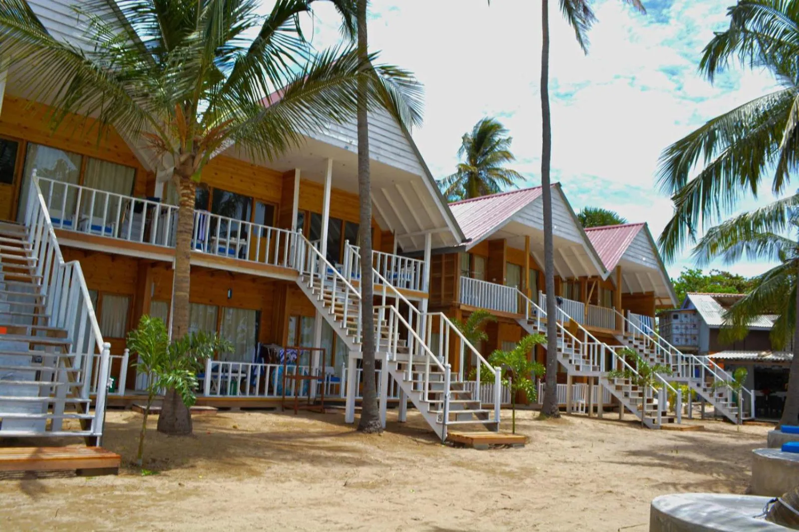 Property building in Golden Beach Cottages