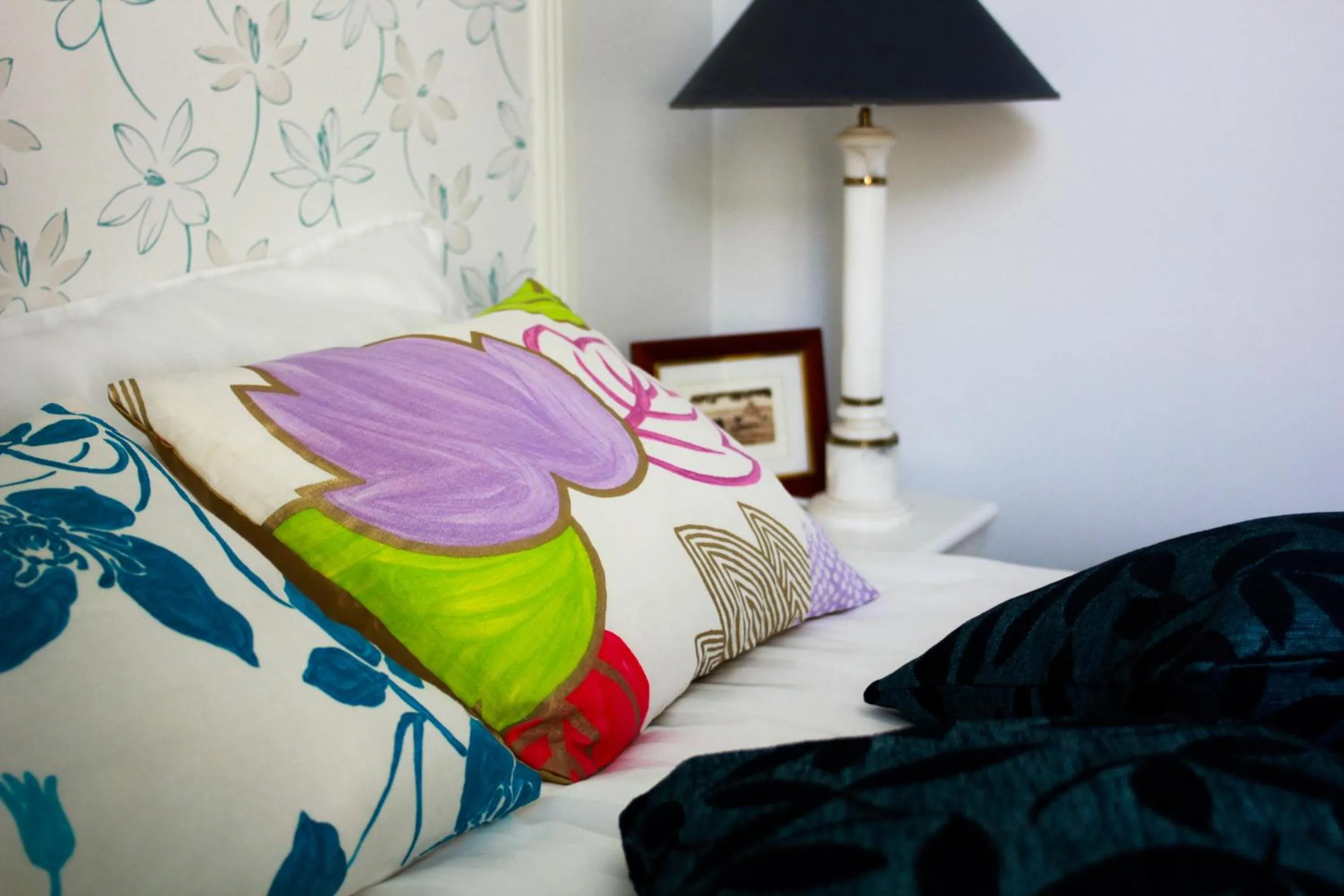 Decorative detail, Bed in Salpalinjan Hovi