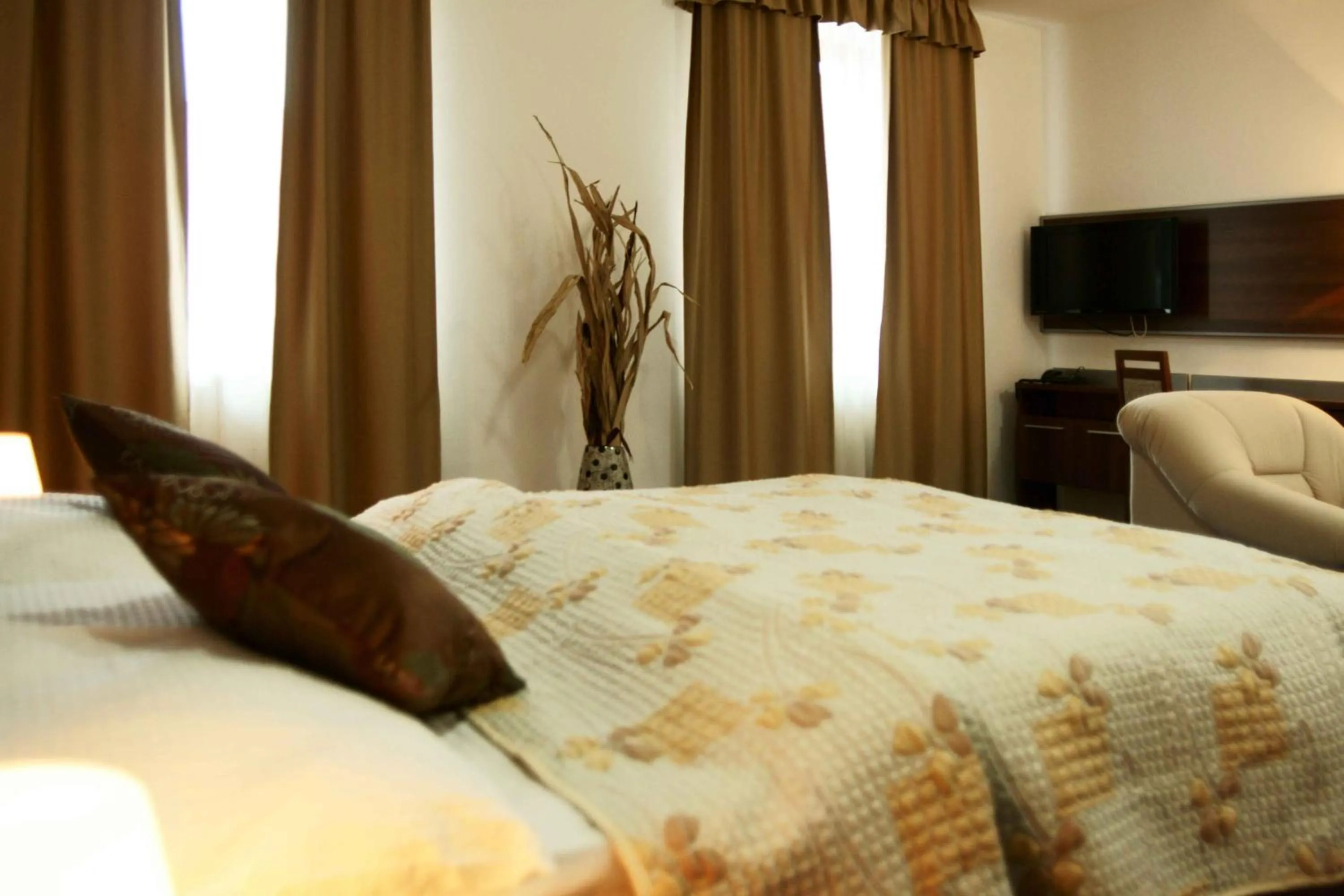 Bedroom, Bed in Hotel Barbakan