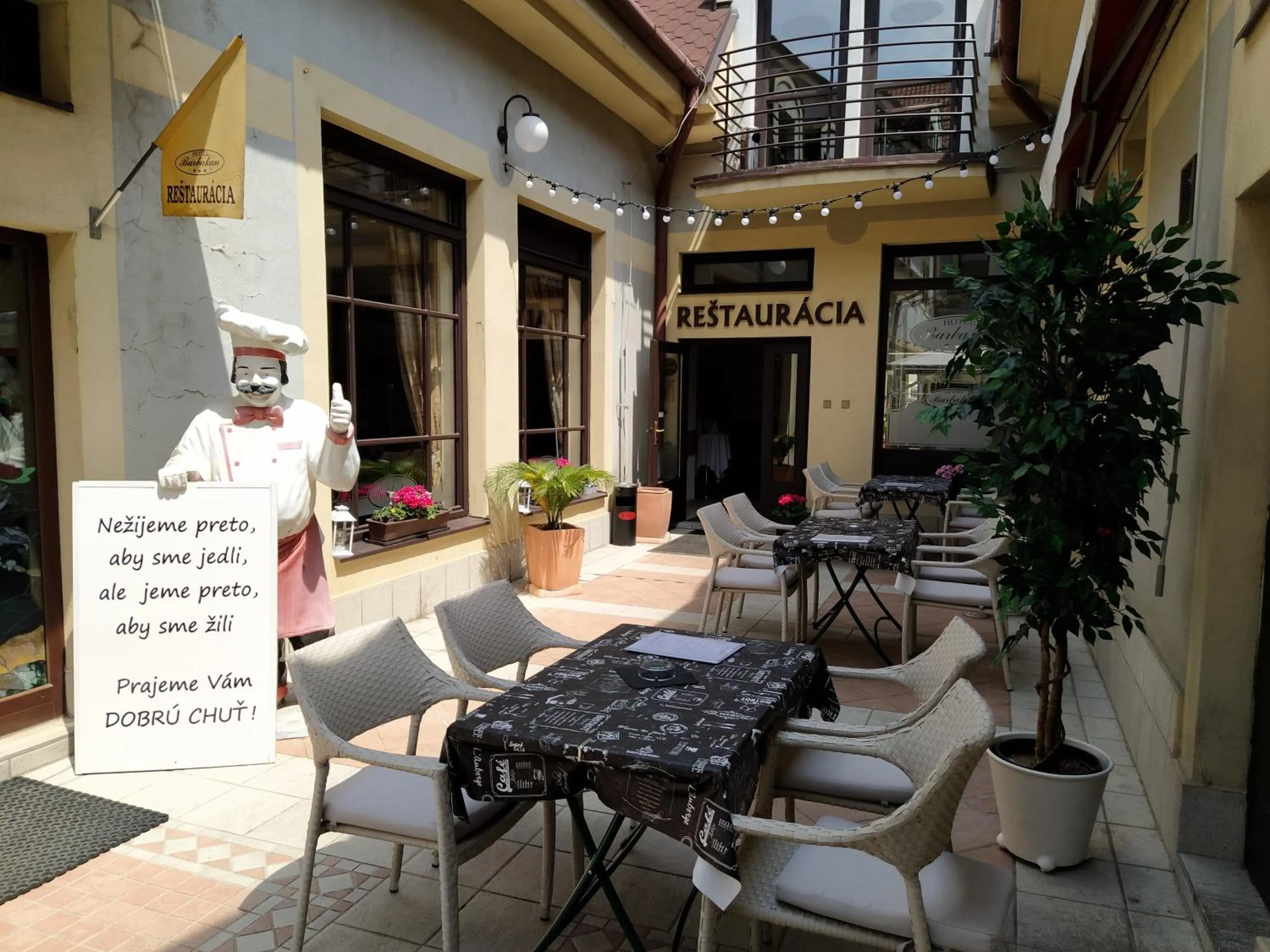 Restaurant/places to eat in Hotel Barbakan