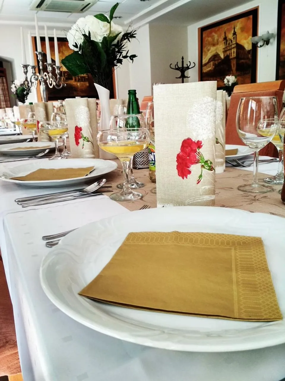 Restaurant/places to eat in Hotel Barbakan