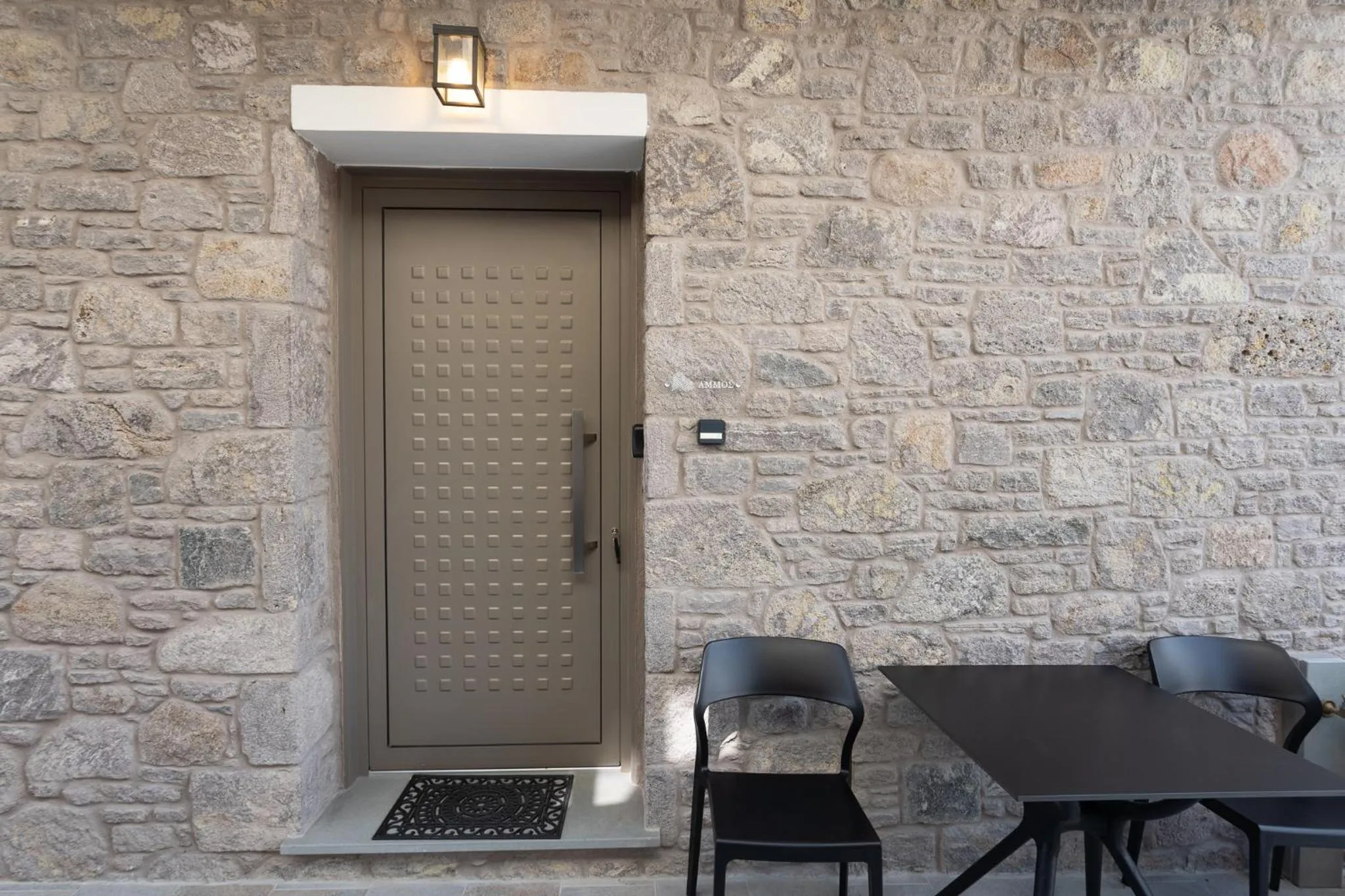 Facade/entrance in Akti Vigla Apartments