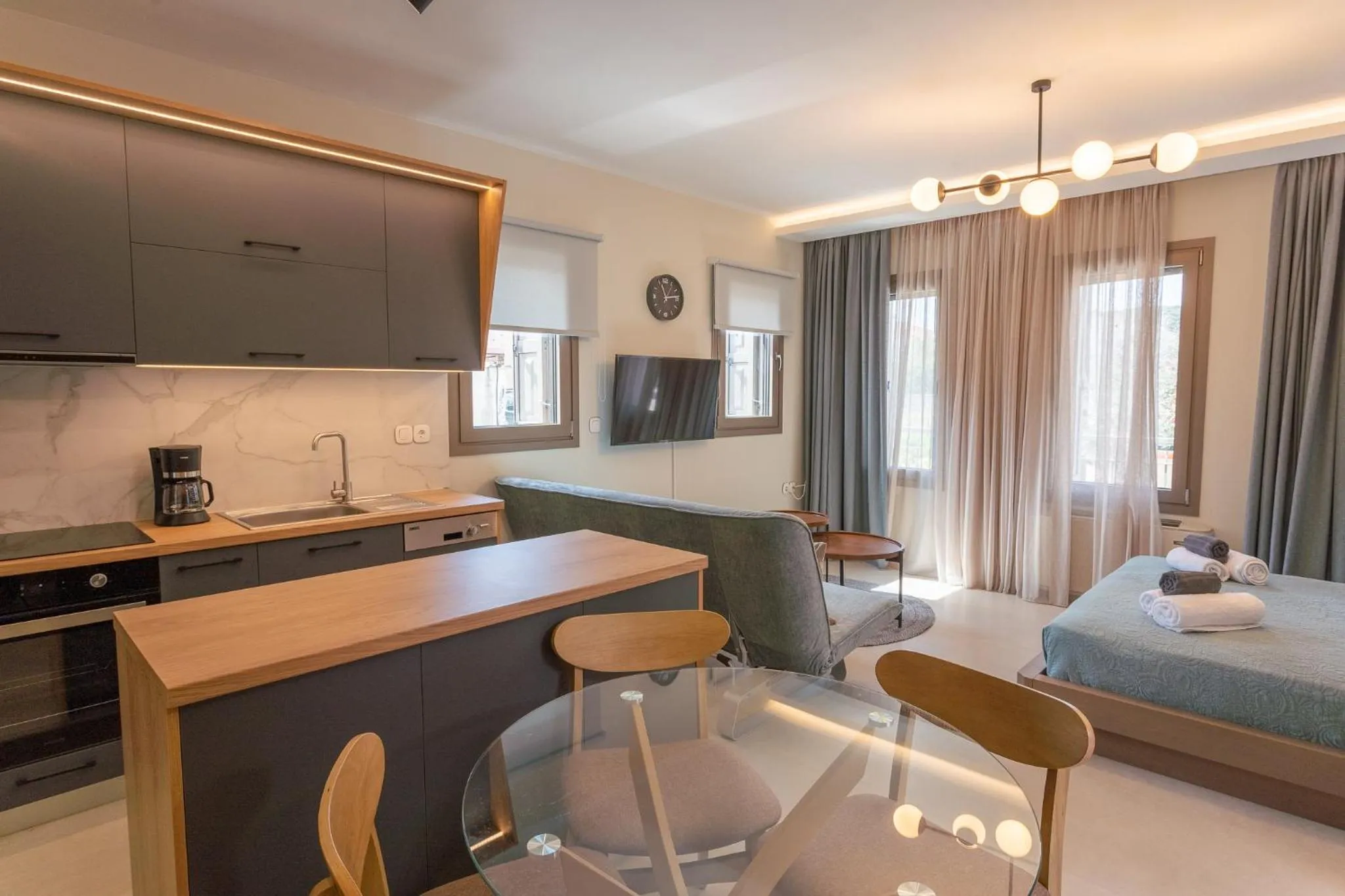 Bed in Akti Vigla Apartments