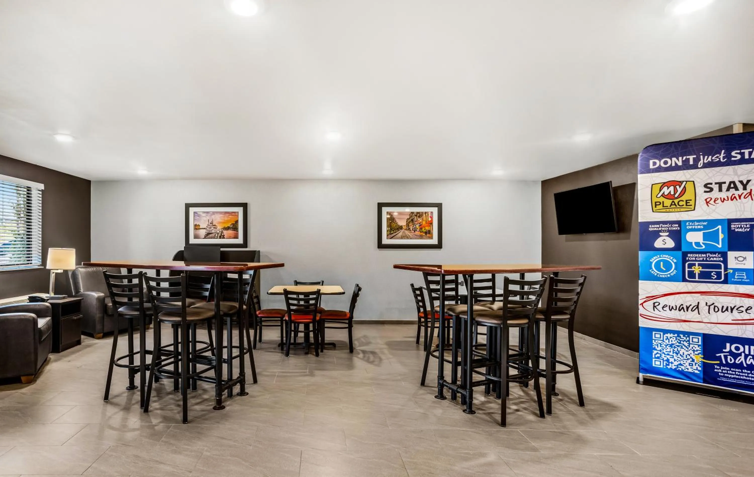 Seating area in My Place Hotel-Savannah Airport/Pooler, GA