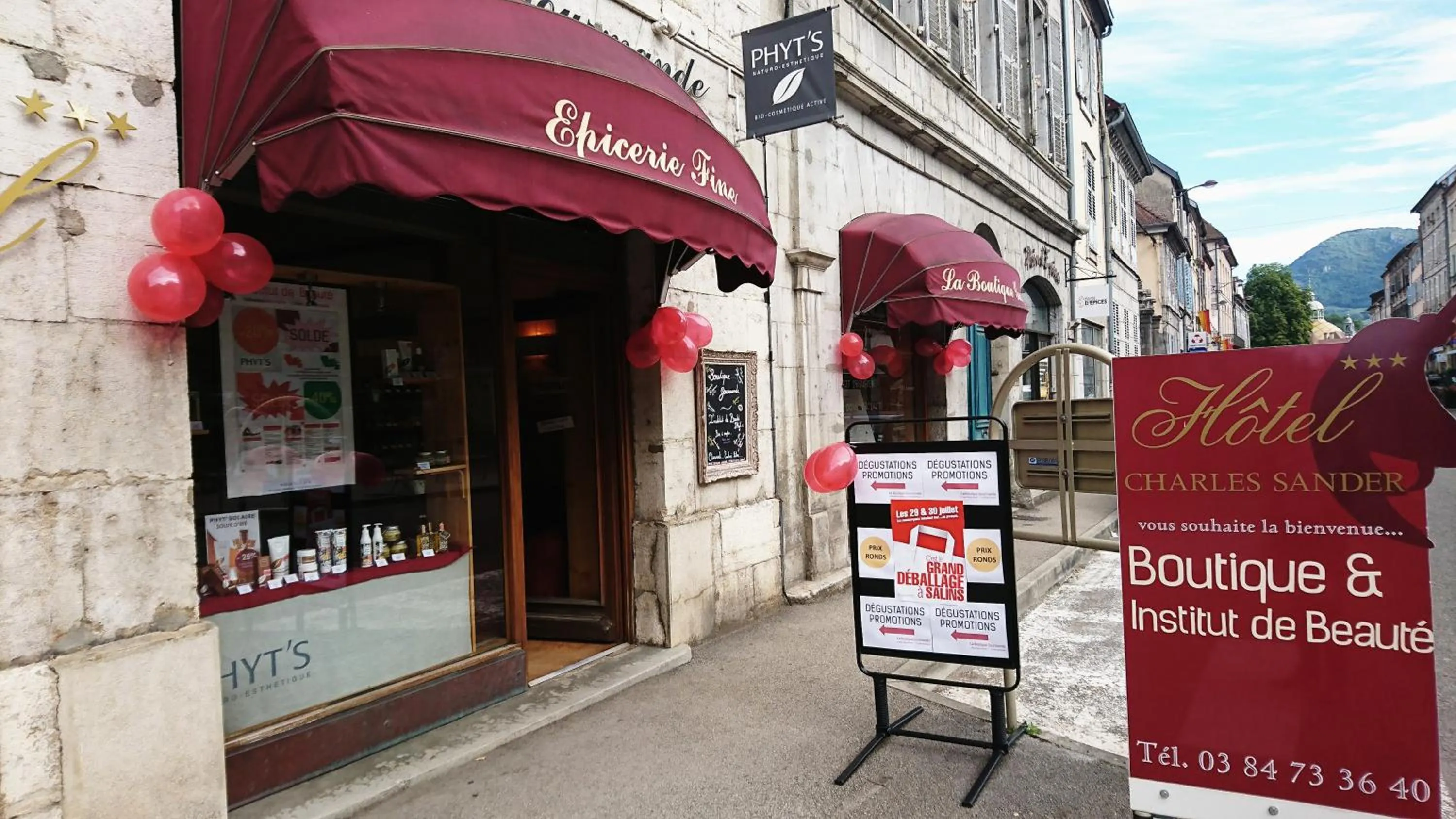 On-site shops in Appart Hotel Charles Sander