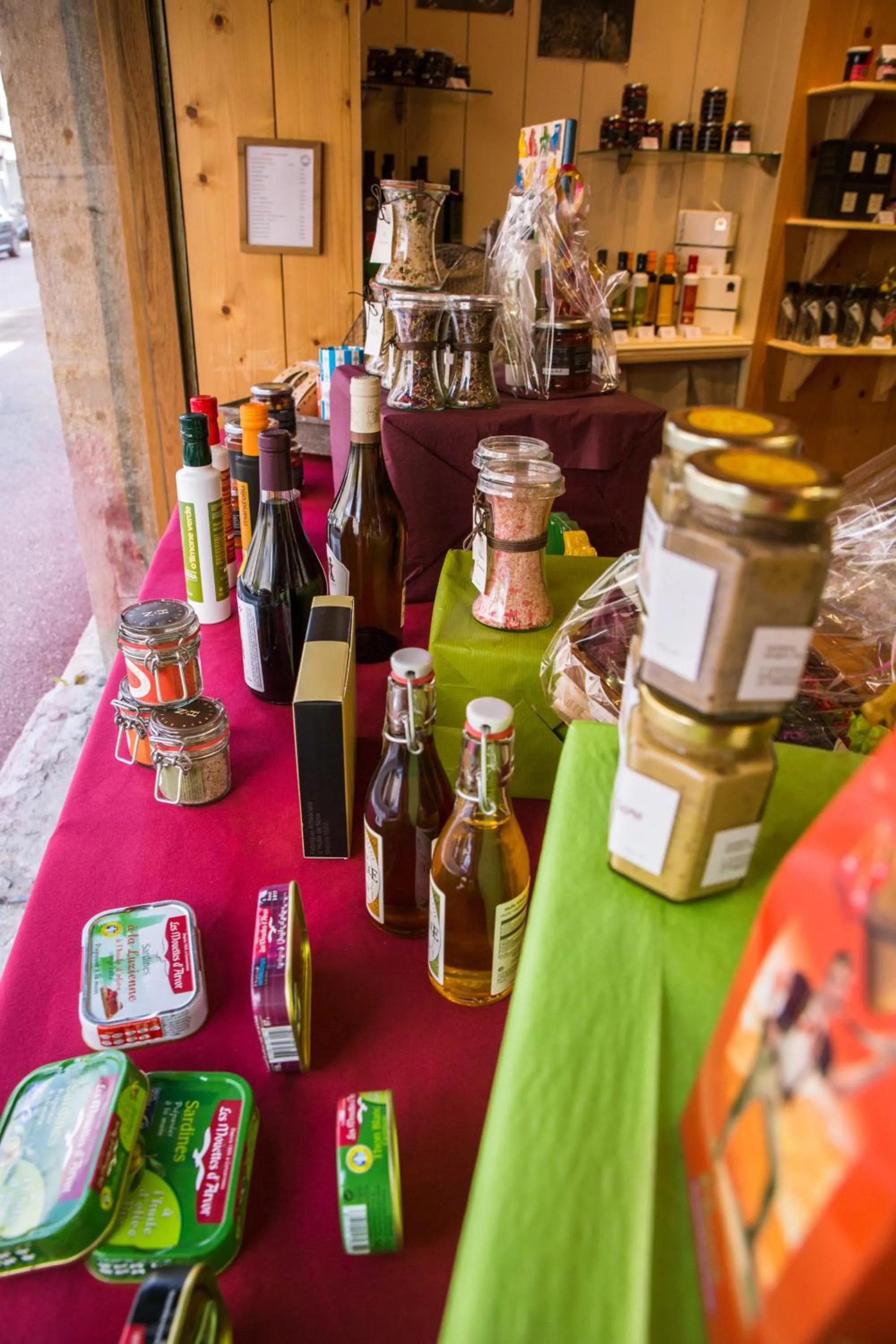 On-site shops in Appart Hotel Charles Sander