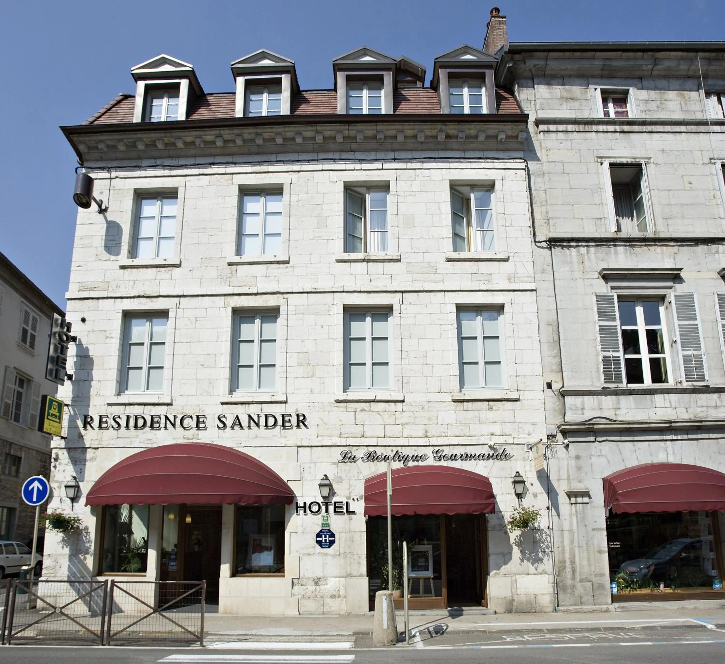 Facade/entrance in Appart Hotel Charles Sander