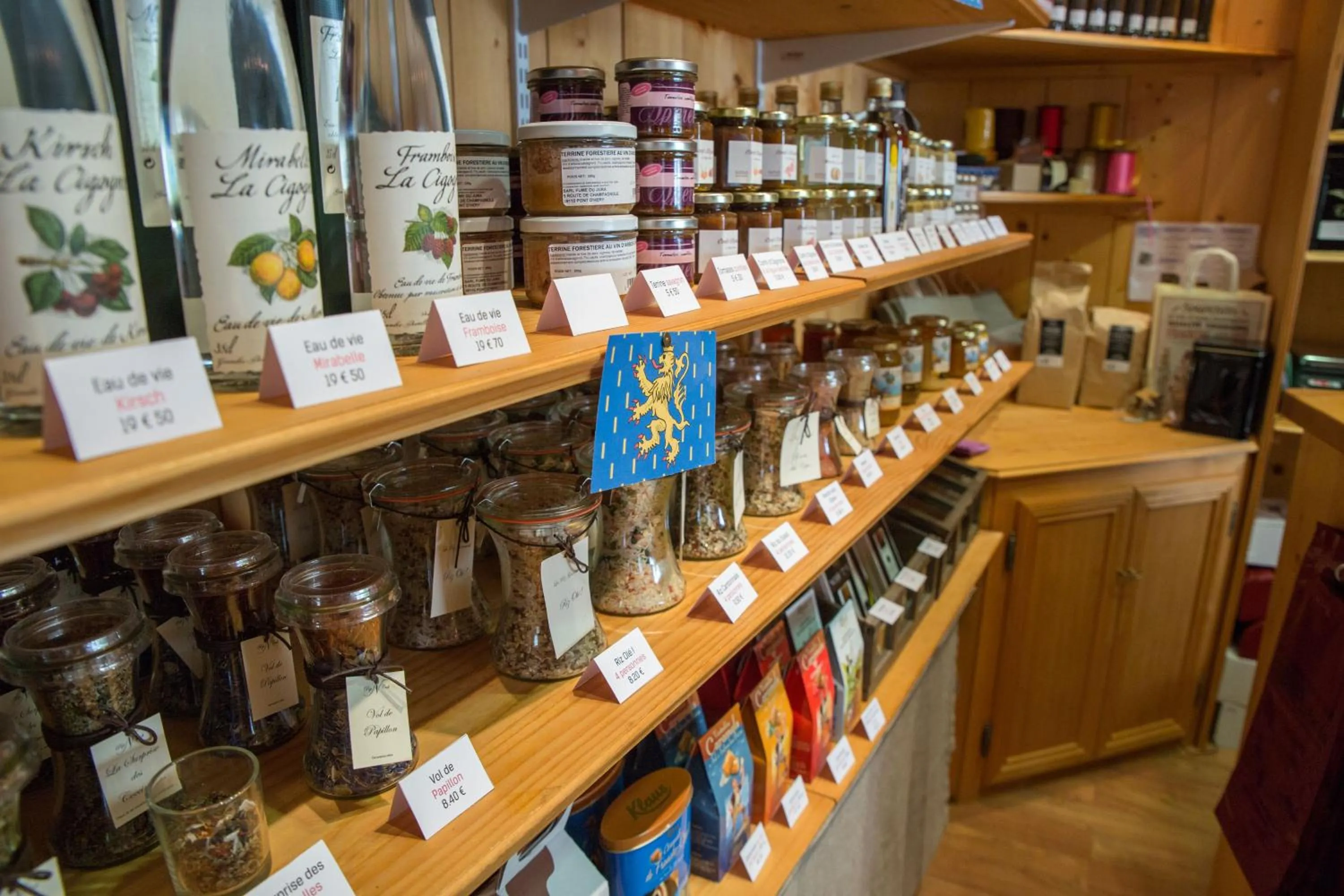 On-site shops in Appart Hotel Charles Sander