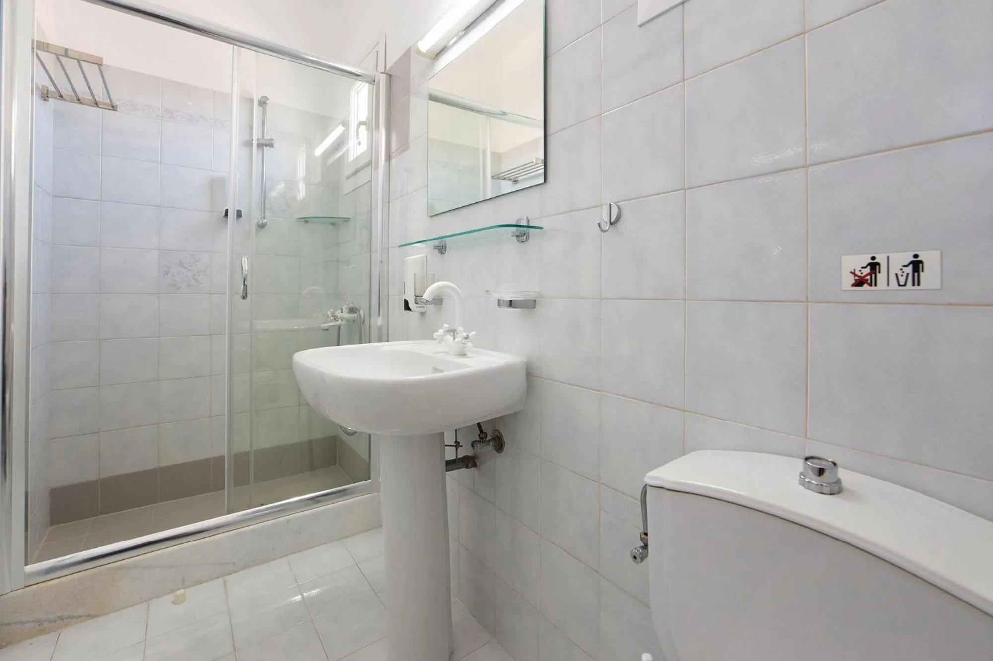 Shower in Fivos Apartments