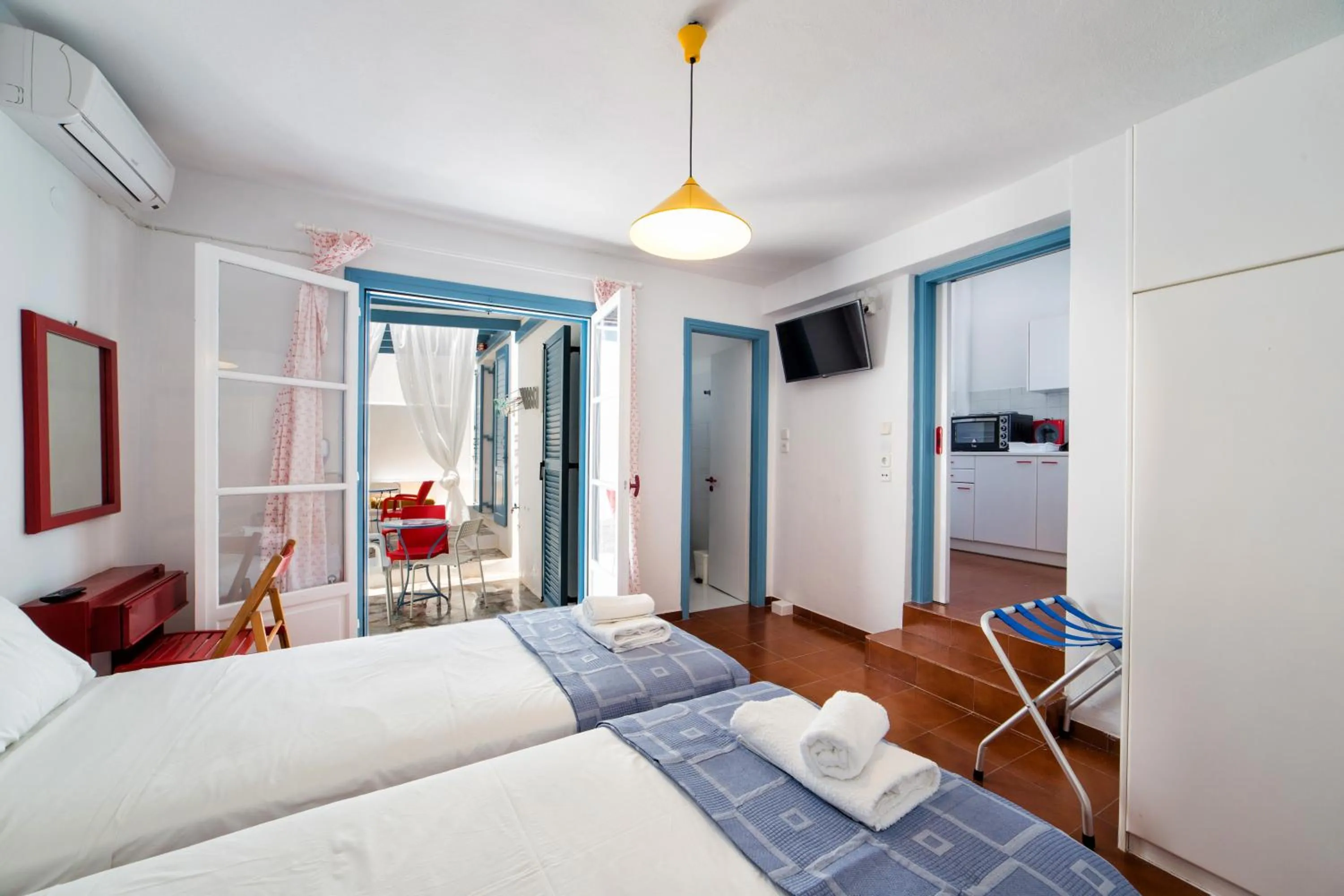 Balcony/Terrace, Bed in Fivos Apartments