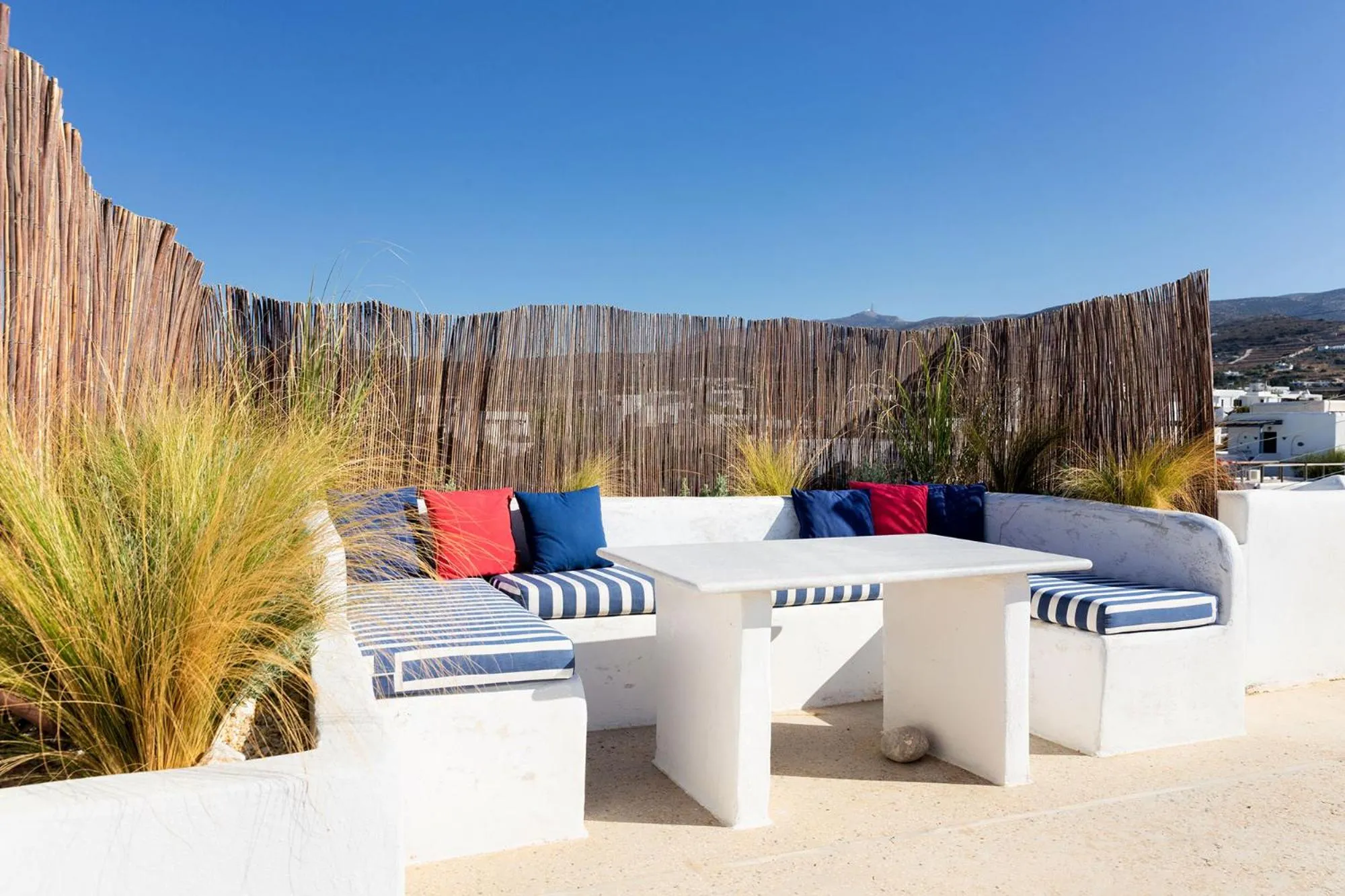 Area and facilities in Fivos Apartments