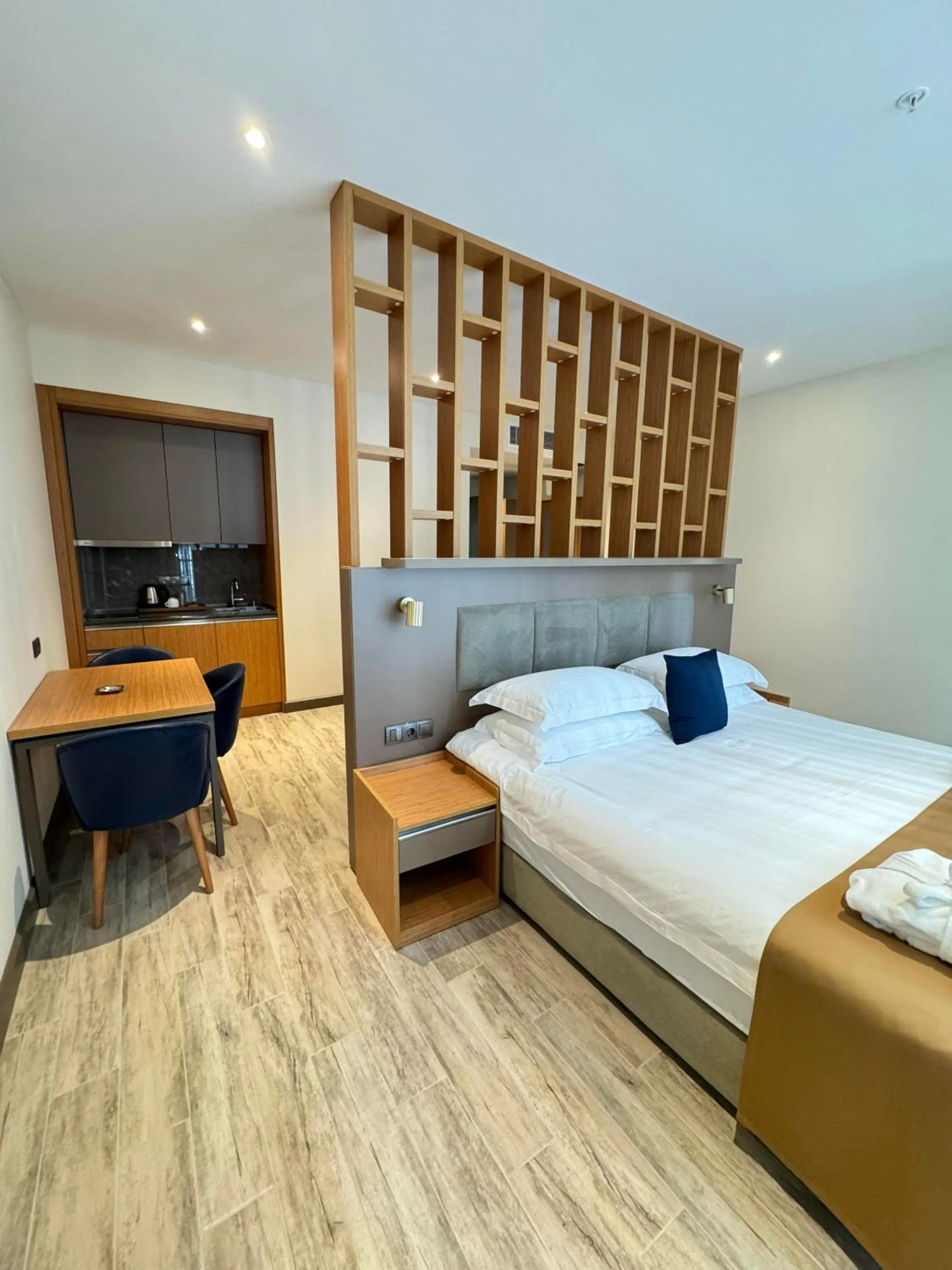 City view, Bed in New Wave Apart-Hotel