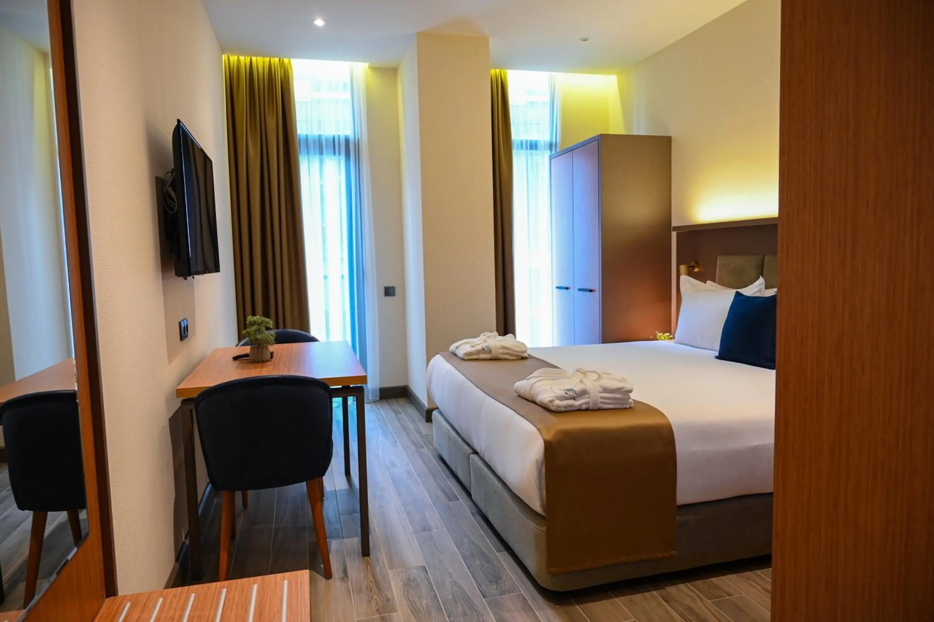 City view, Bed in New Wave Apart-Hotel