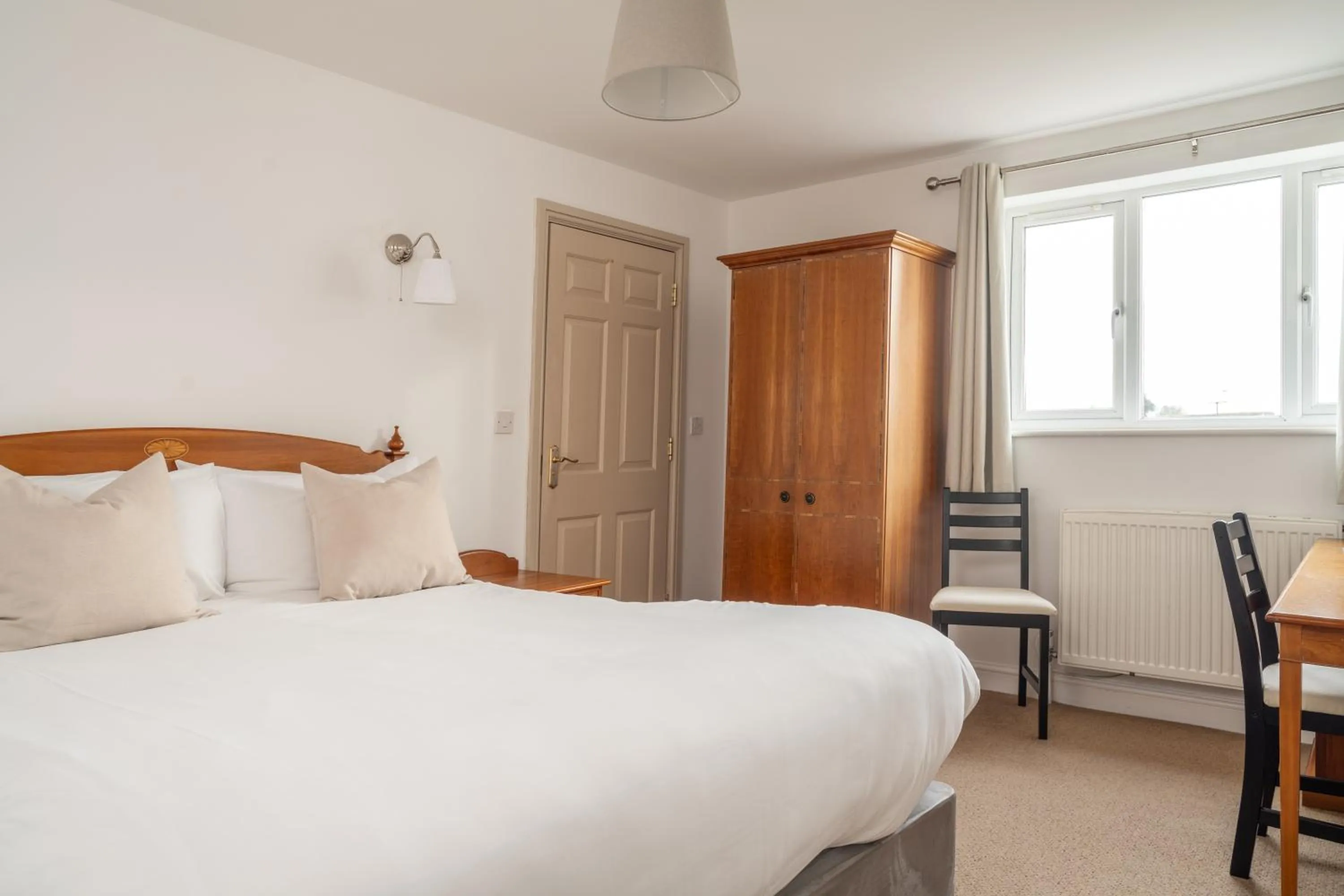 Bedroom, Bed in The Lordleaze Hotel And Restaurant