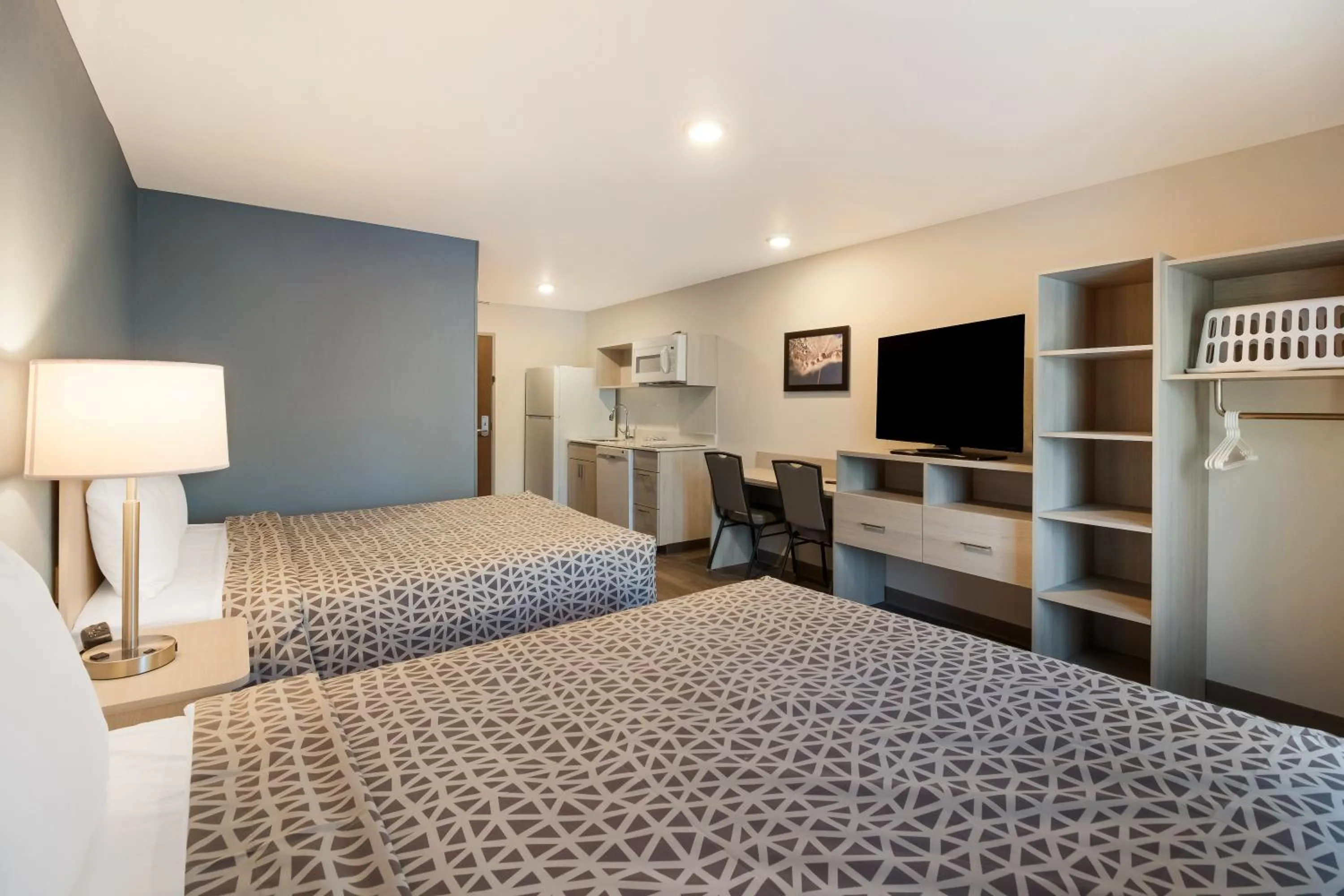 View (from property/room), Bed in WoodSpring Suites Fort Myers - Cape Coral