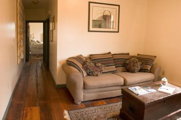 The Lafayette Inn & Restaurant