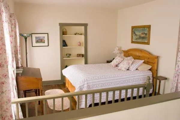 Bed in The Lafayette Inn & Restaurant