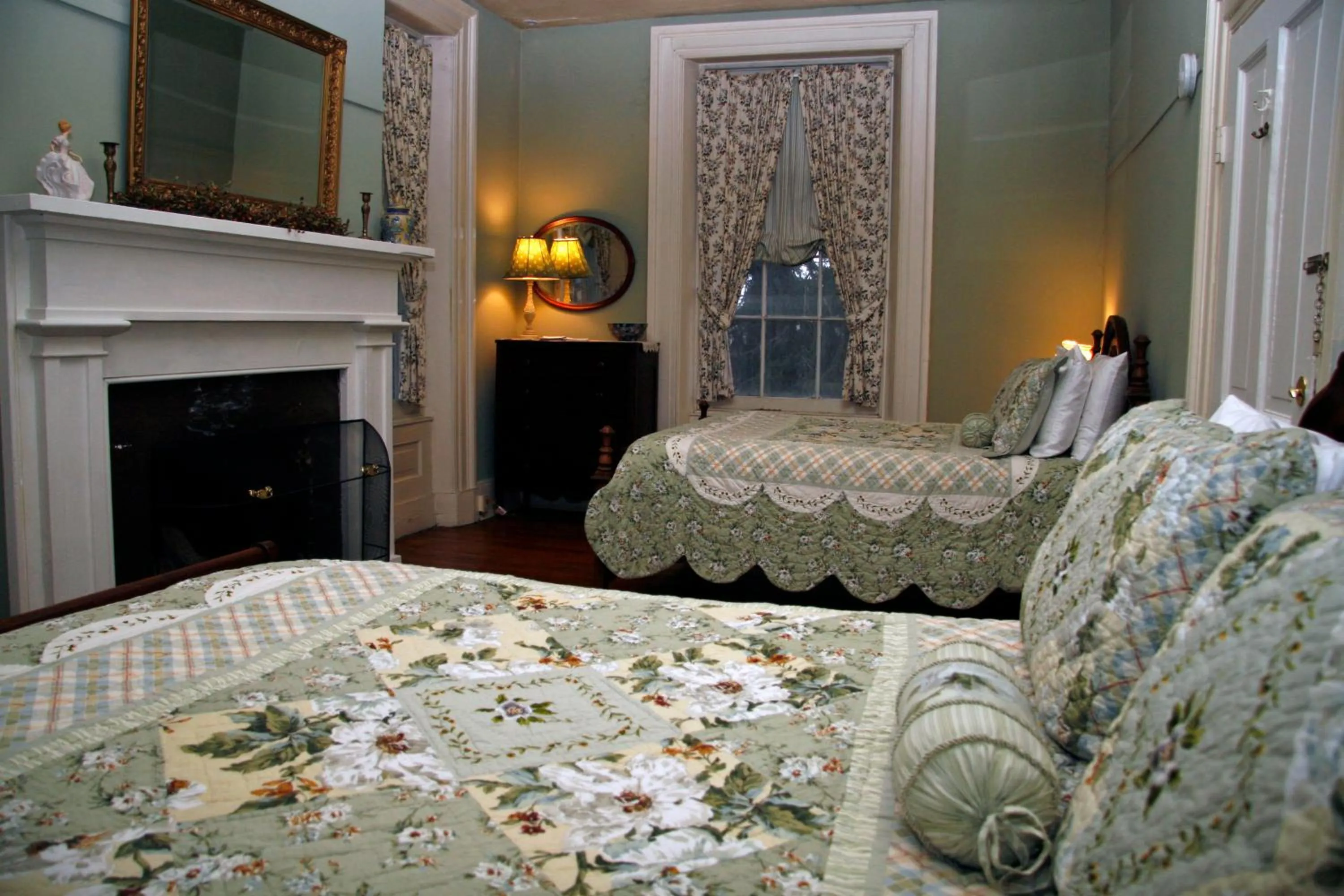 Bed in The Lafayette Inn & Restaurant